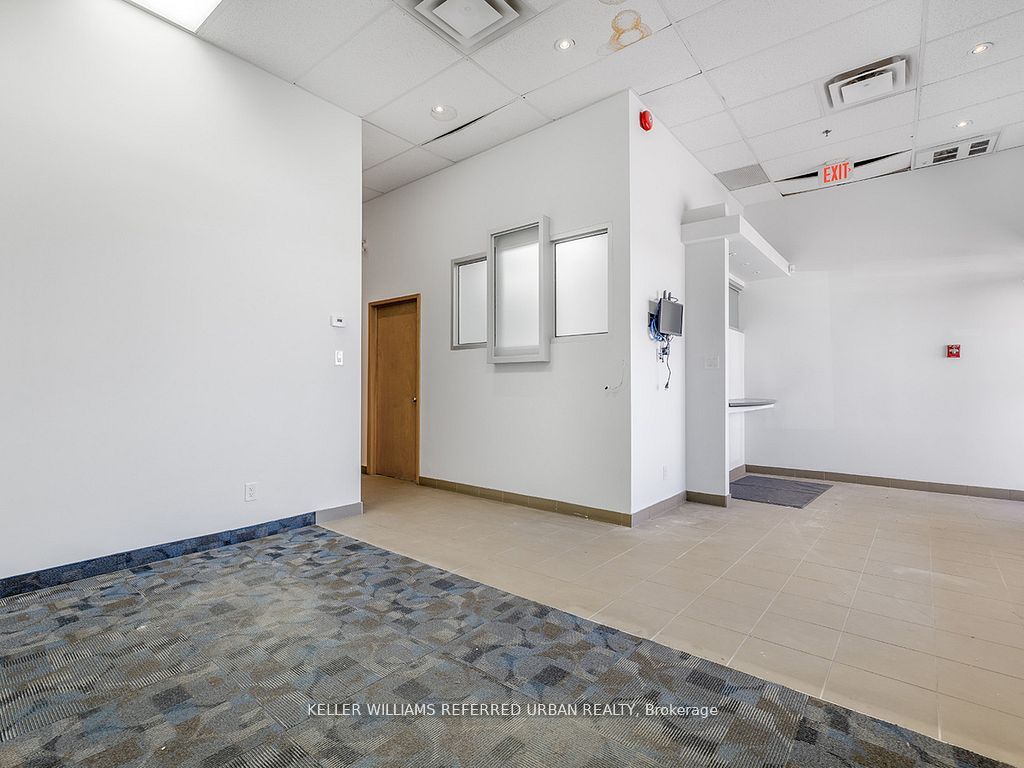#24 - 2201 Finch Avenue Property Photo 11