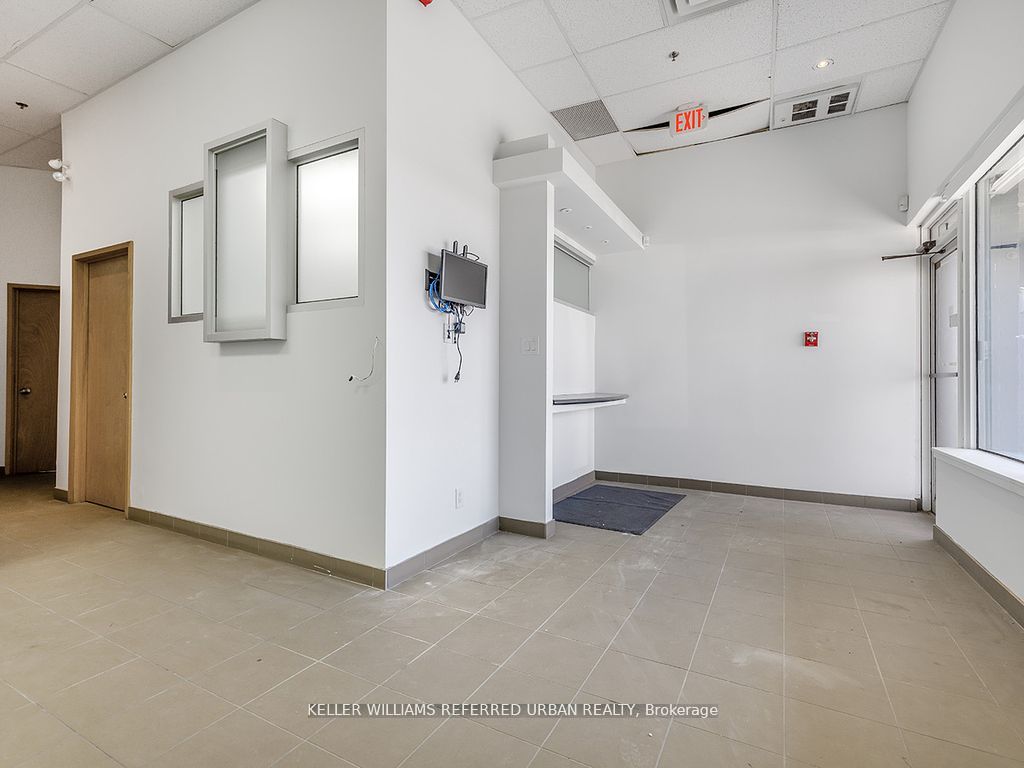 #24 - 2201 Finch Avenue Property Photo 12