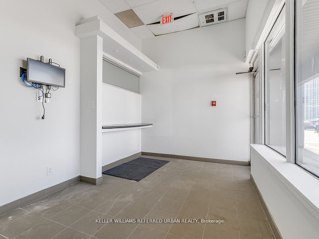 #24 - 2201 Finch Avenue Property Photo 14