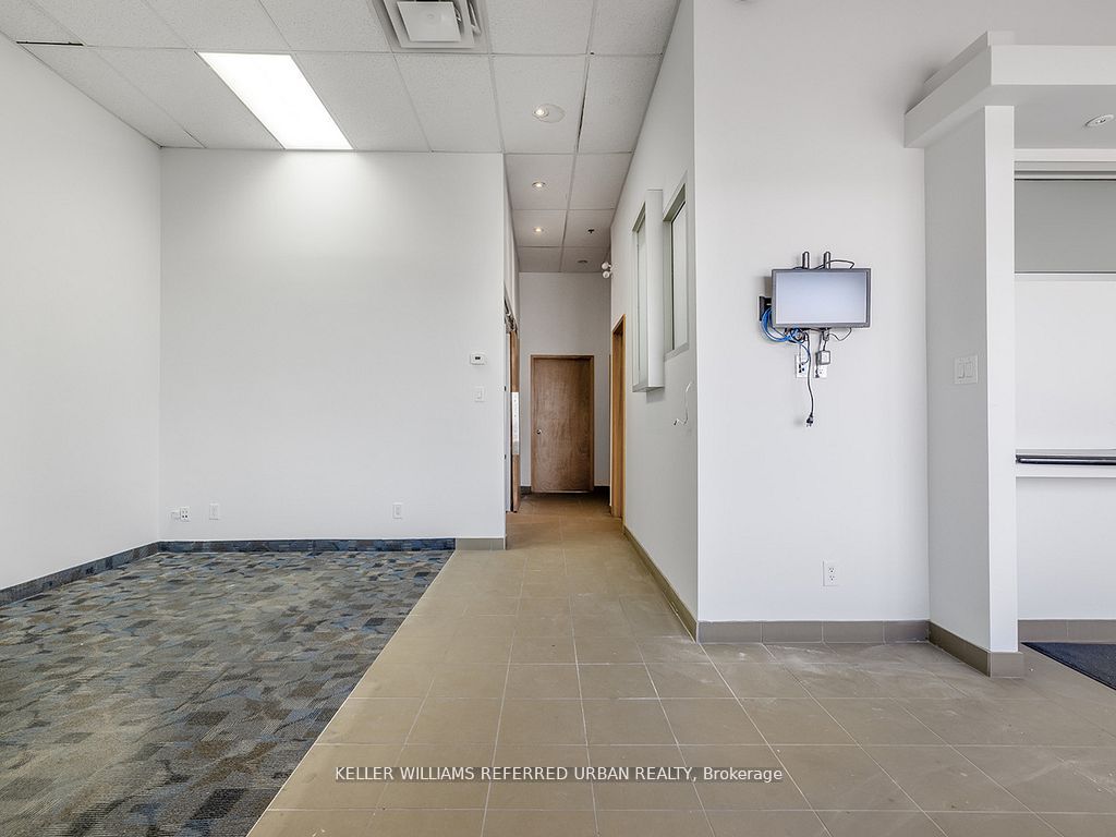 #24 - 2201 Finch Avenue Property Photo 15