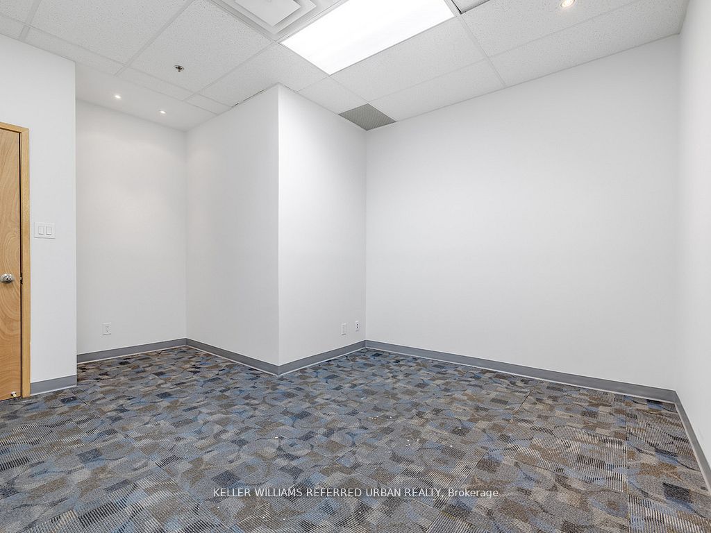 #24 - 2201 Finch Avenue Property Photo 20
