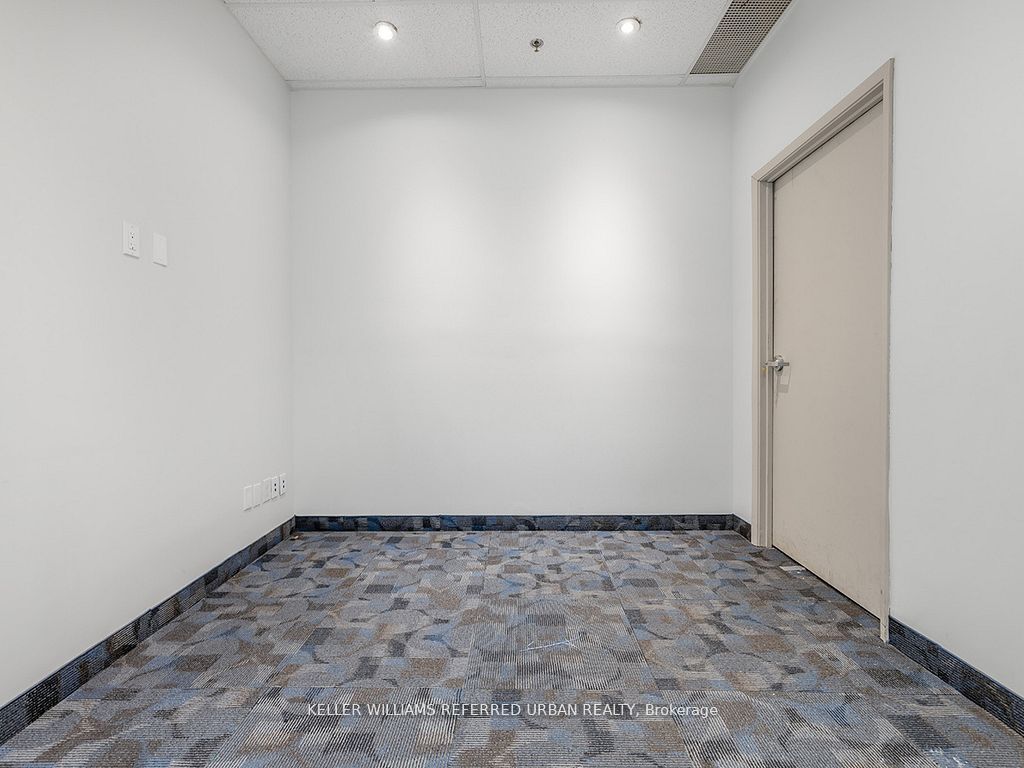 #24 - 2201 Finch Avenue Property Photo 24