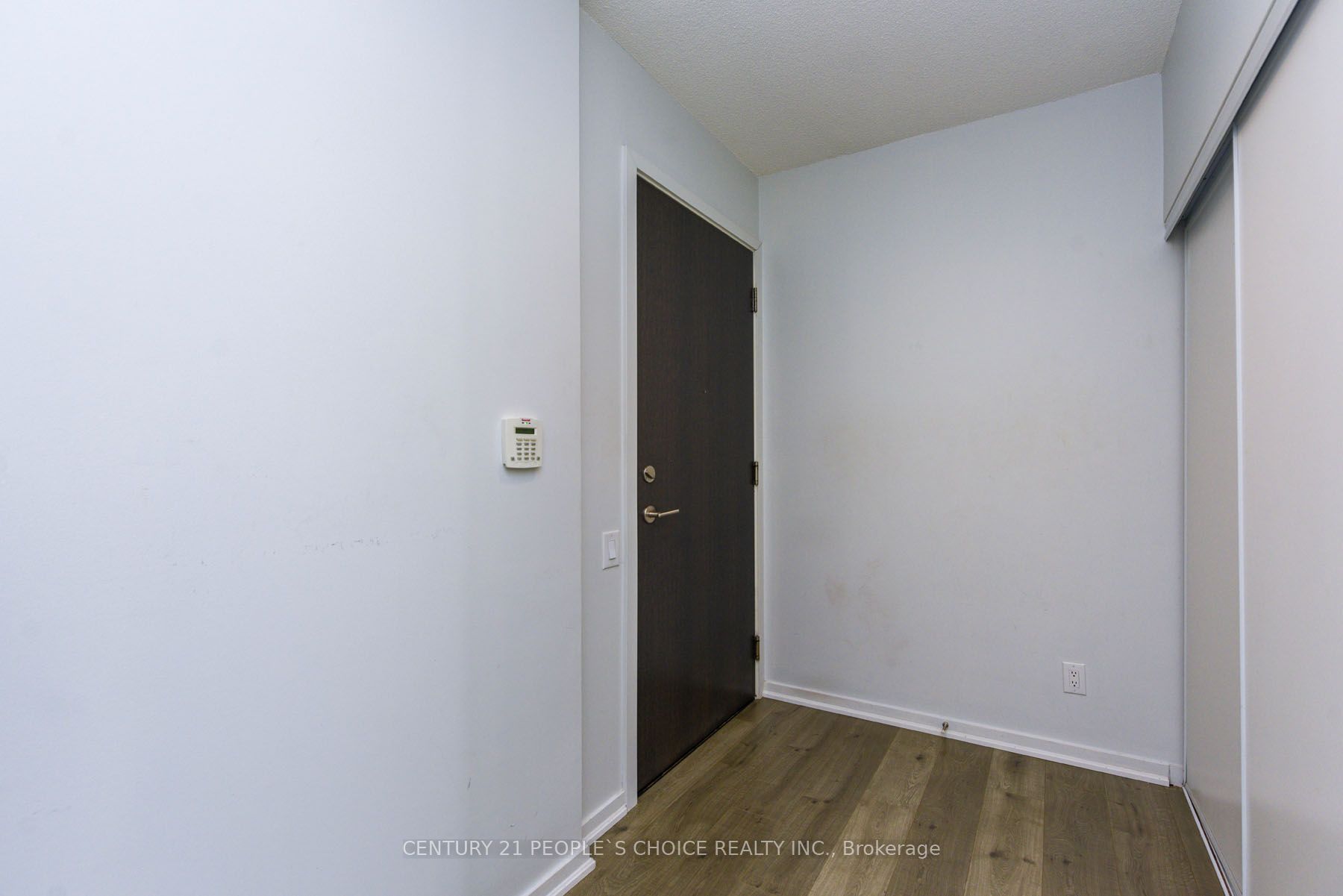 #610 - 105 The Queensway Property Photo 3