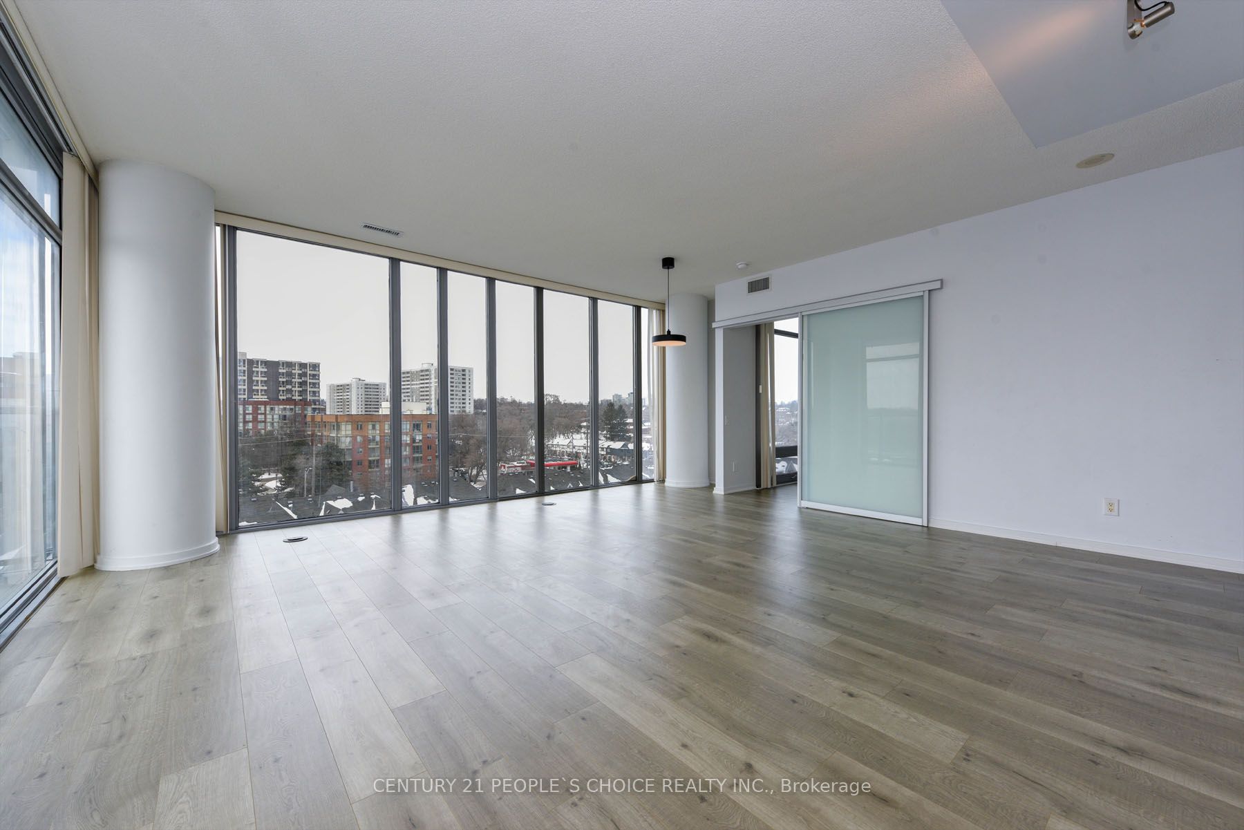 #610 - 105 The Queensway Property Photo 4