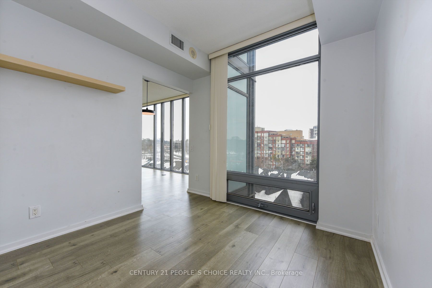 #610 - 105 The Queensway Property Photo 7