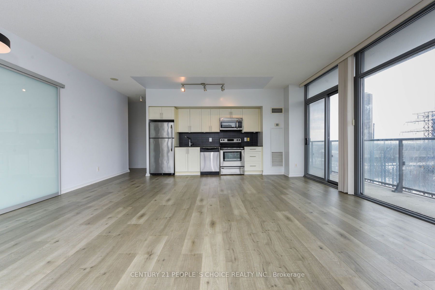 #610 - 105 The Queensway Property Photo 11