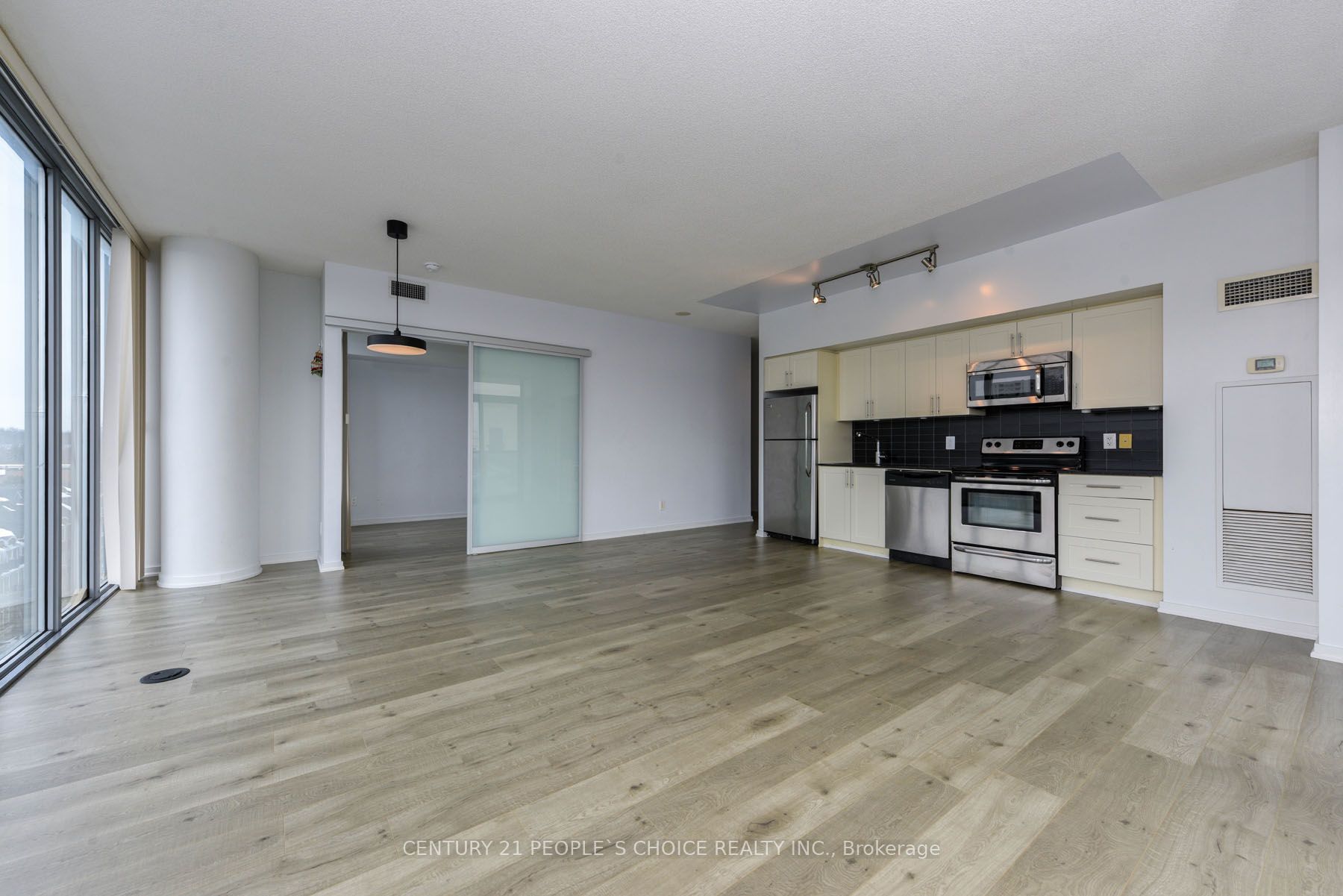 #610 - 105 The Queensway Property Photo 13