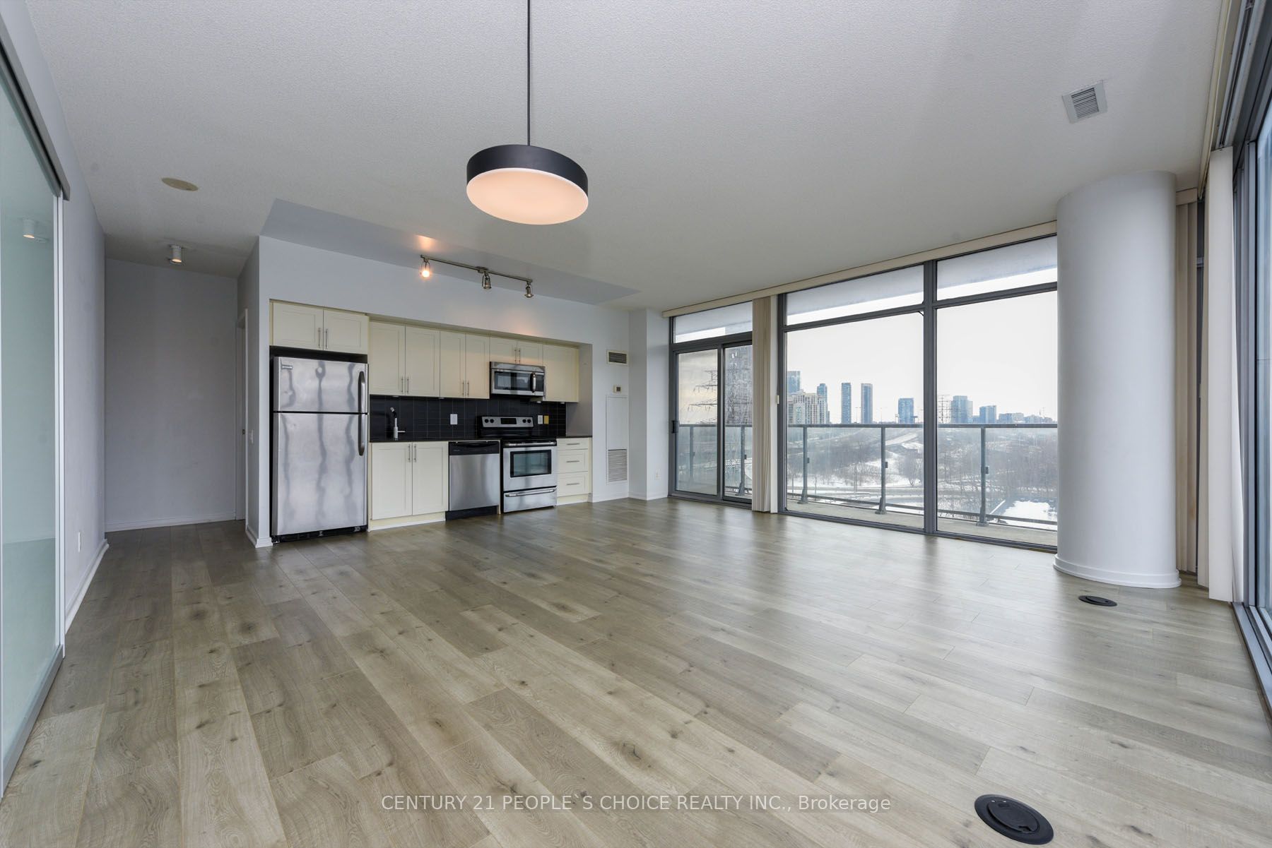 #610 - 105 The Queensway Property Photo 14