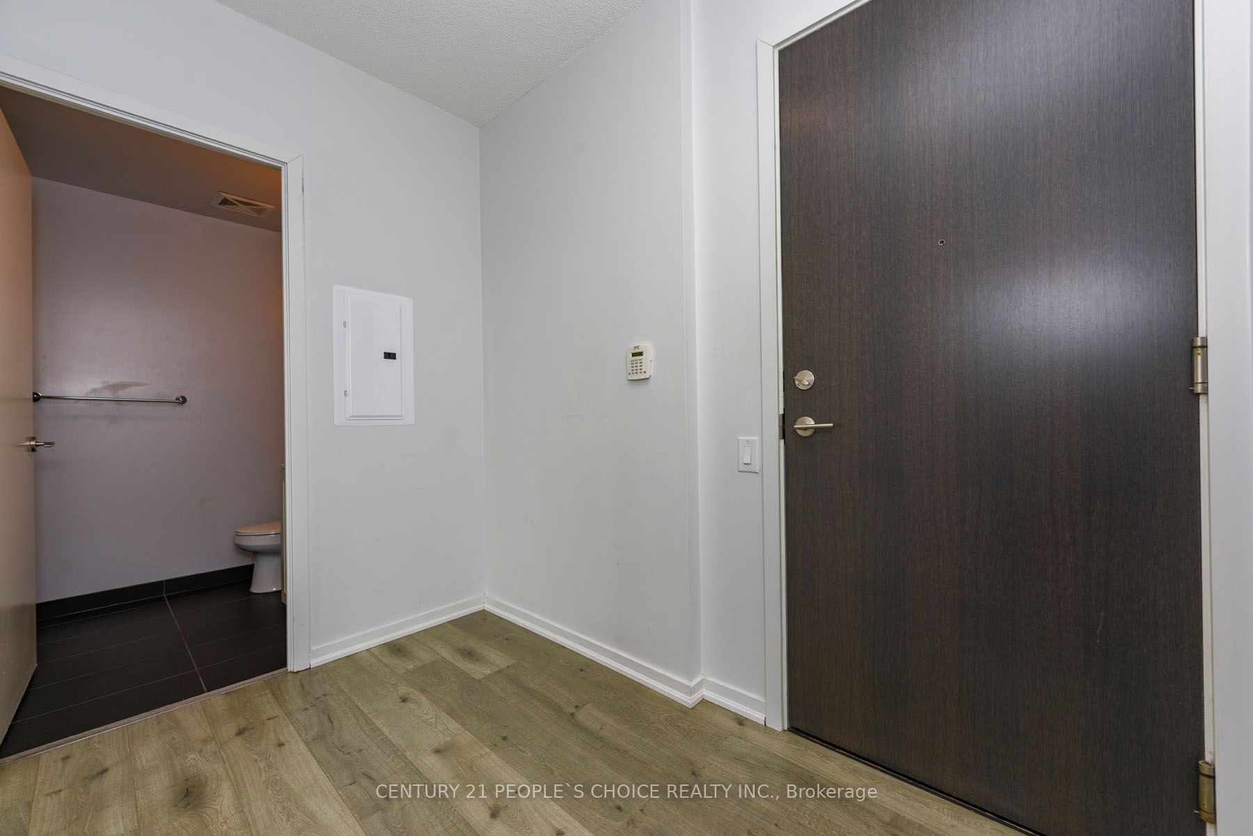 #610 - 105 The Queensway Property Photo 16