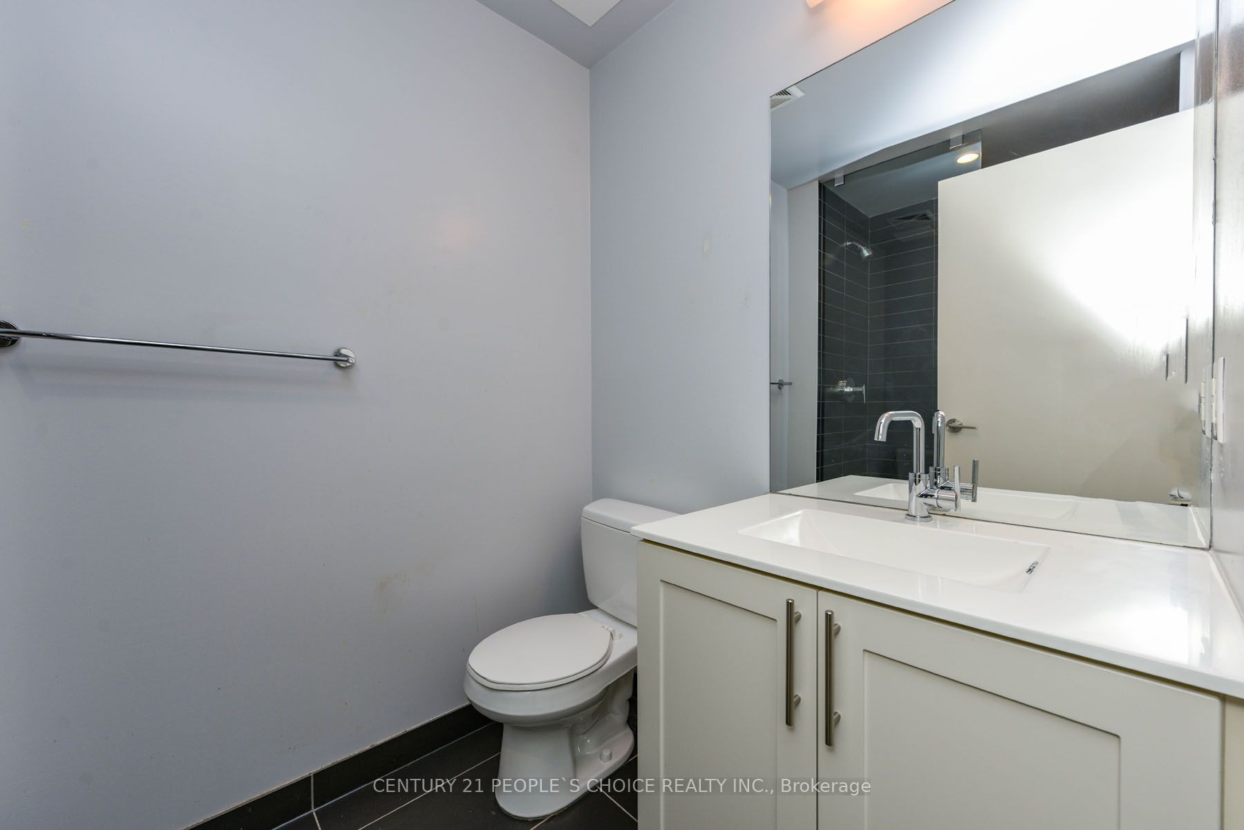 #610 - 105 The Queensway Property Photo 18
