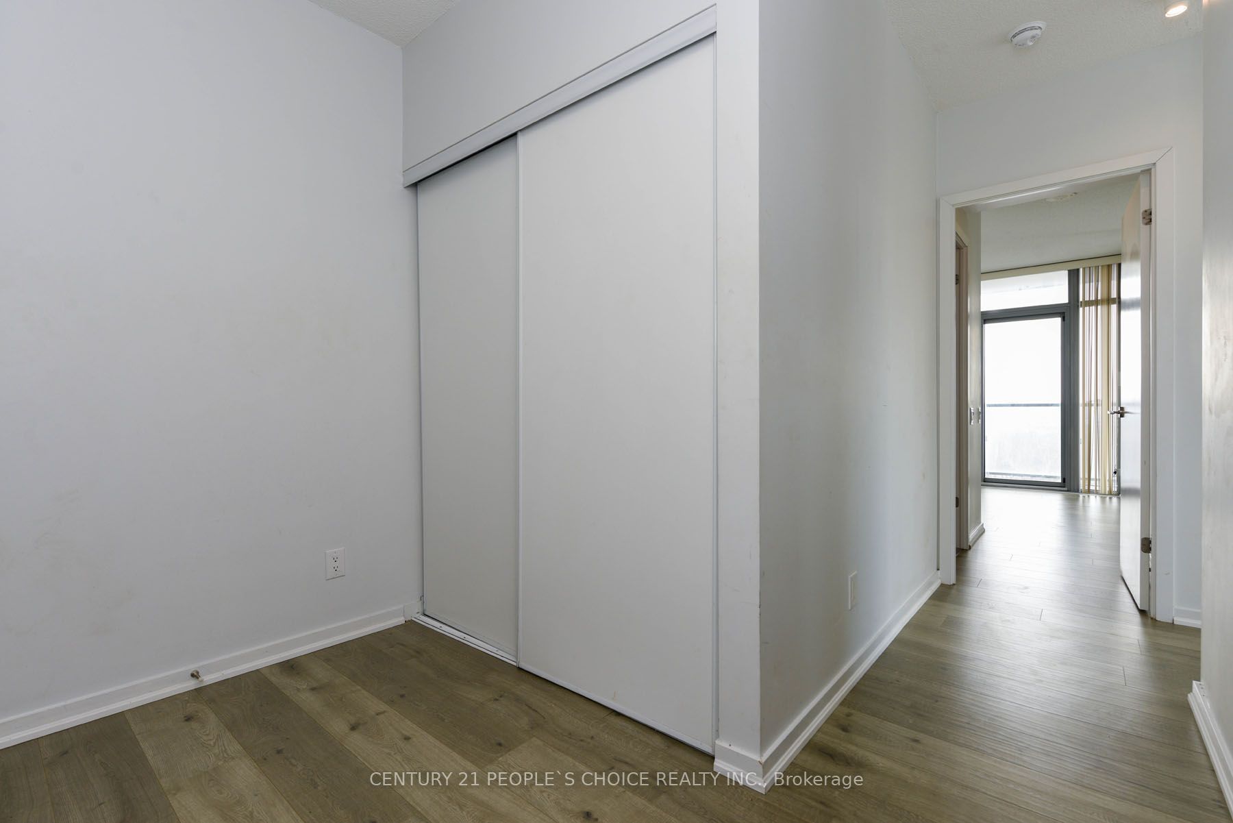 #610 - 105 The Queensway Property Photo 20