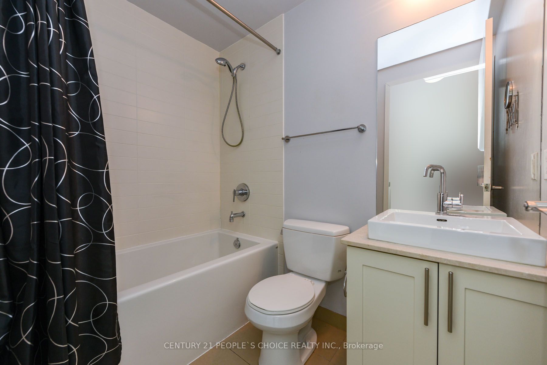 #610 - 105 The Queensway Property Photo 22