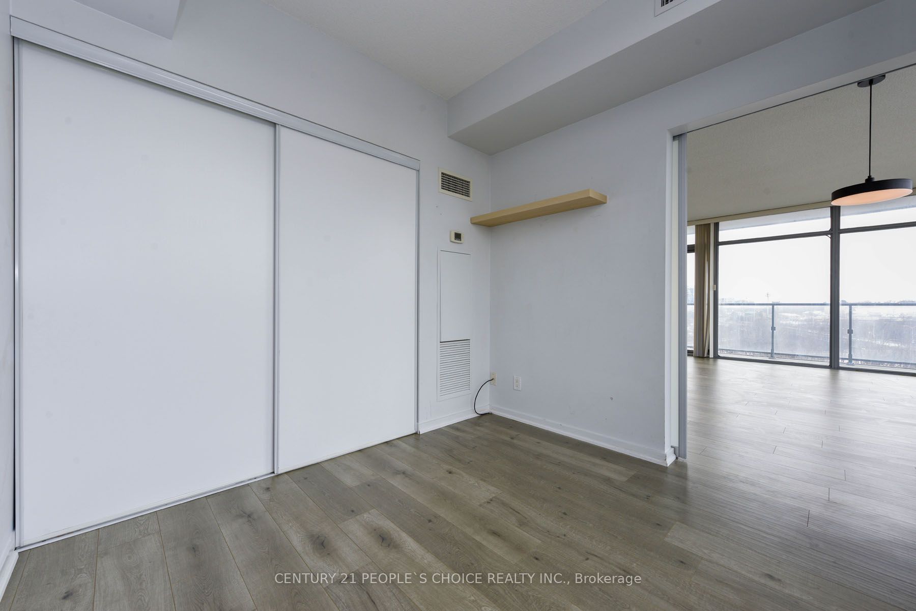 #610 - 105 The Queensway Property Photo 26