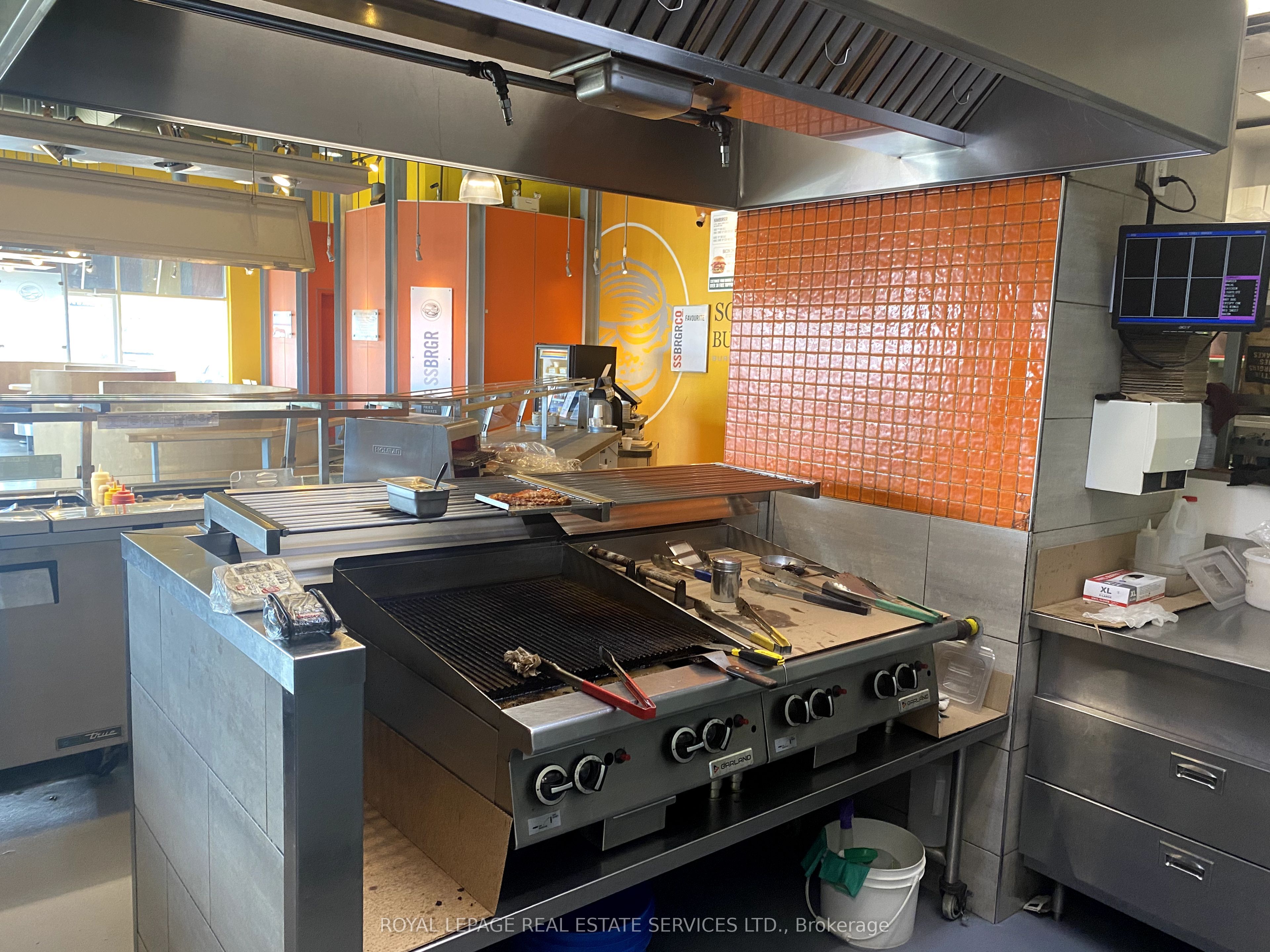 3021 Argentia Road Property Photo 10