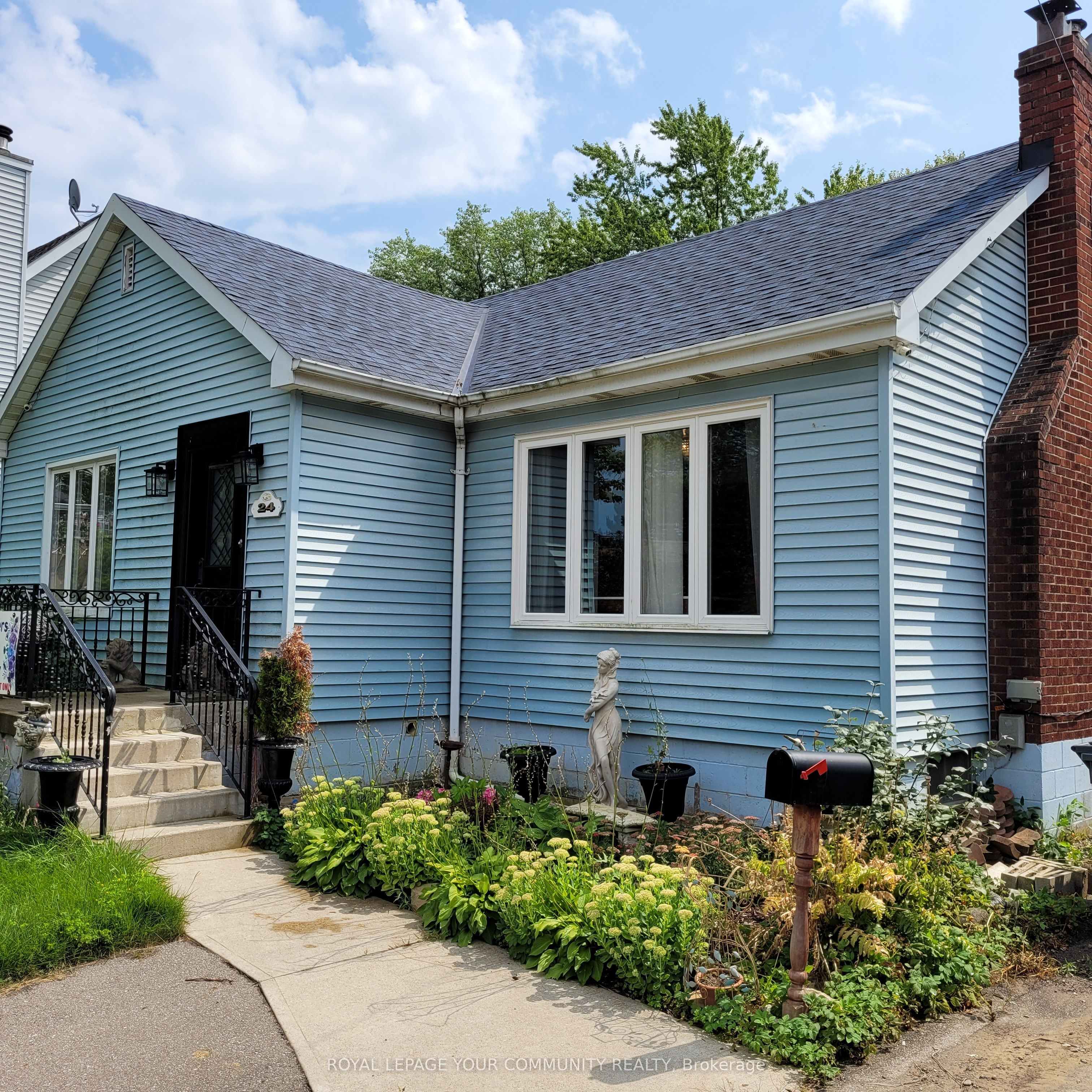 24 Benson Avenue Property Photo 2