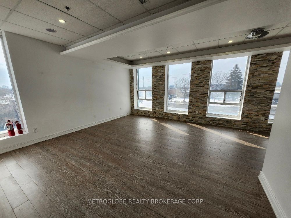 #204 - 2395 Cawthra Road Property Photo 3