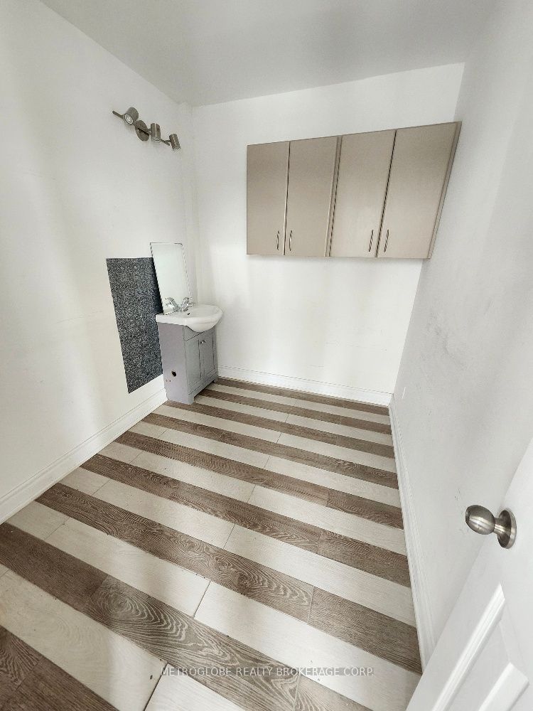 #204 - 2395 Cawthra Road Property Photo 5