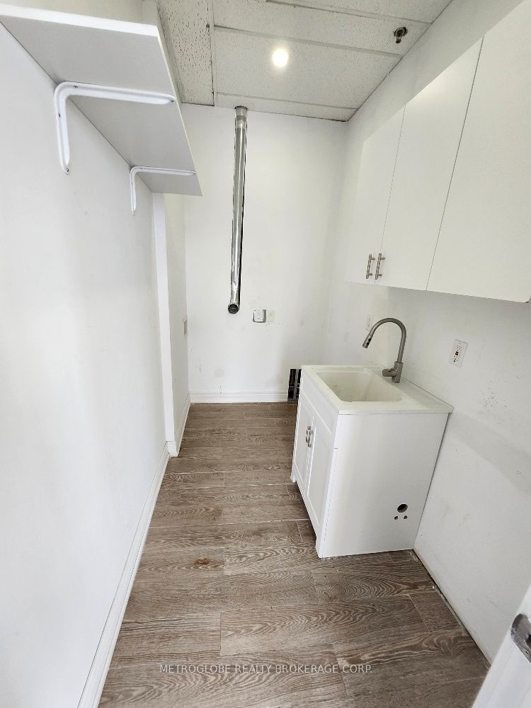 #204 - 2395 Cawthra Road Property Photo 6