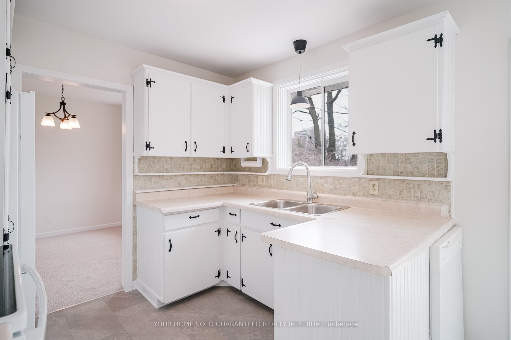 124 Ulster Drive Property Photo 2