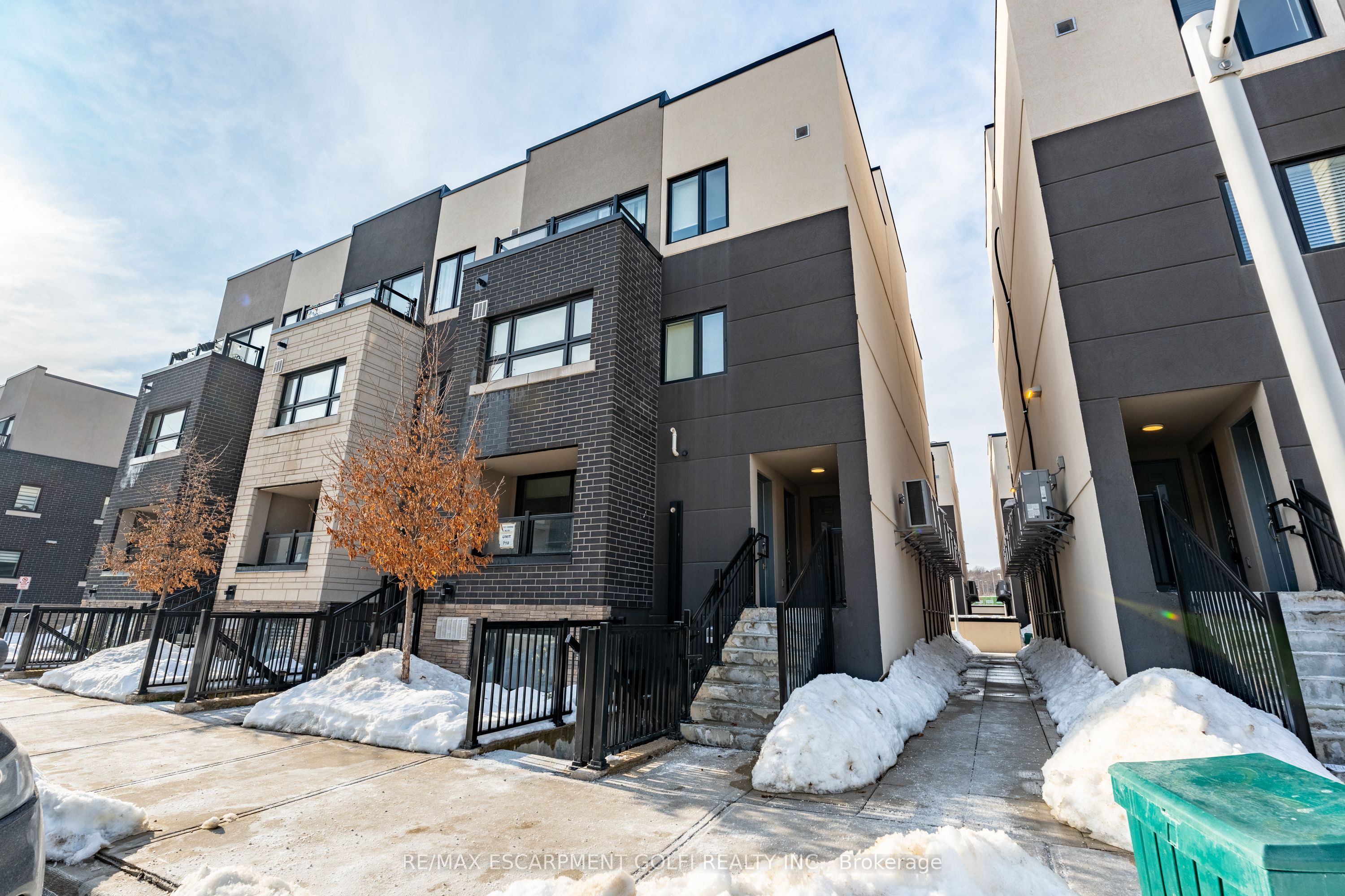 #712 - 1131 Cooke Boulevard Property Photo 2
