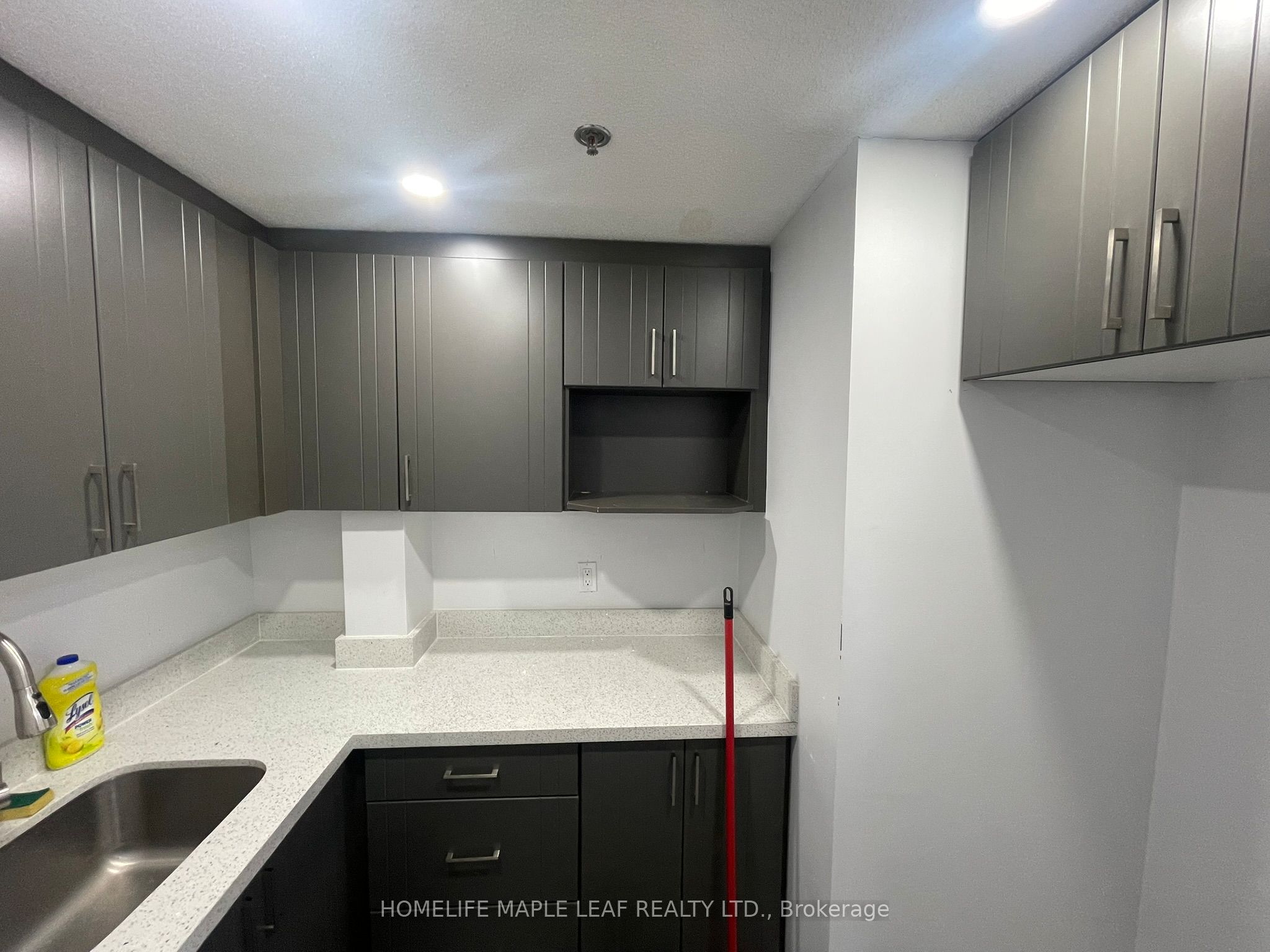 2575 Steeles Ave E Property Photo 13