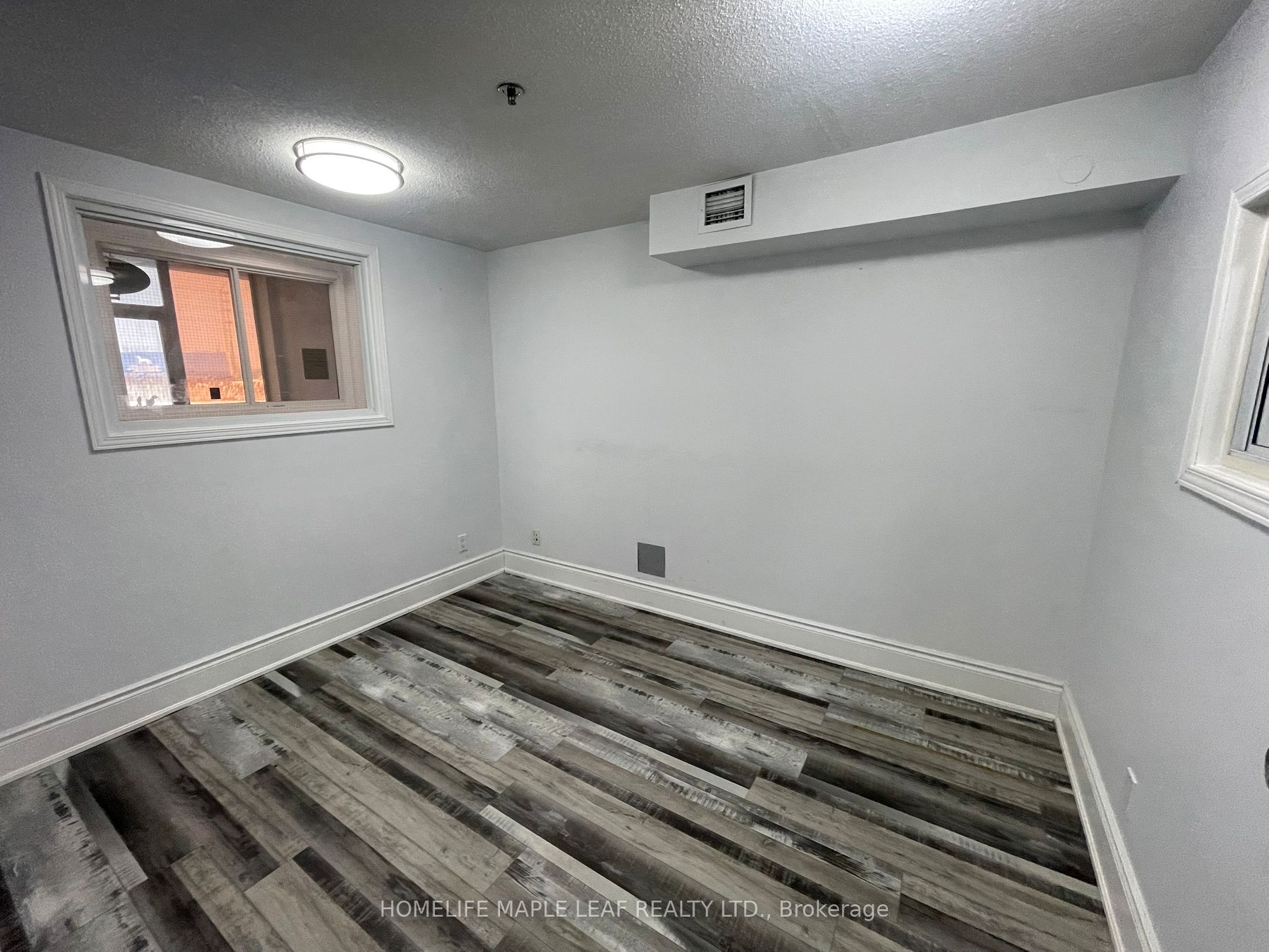 2575 Steeles Ave E Property Photo 16