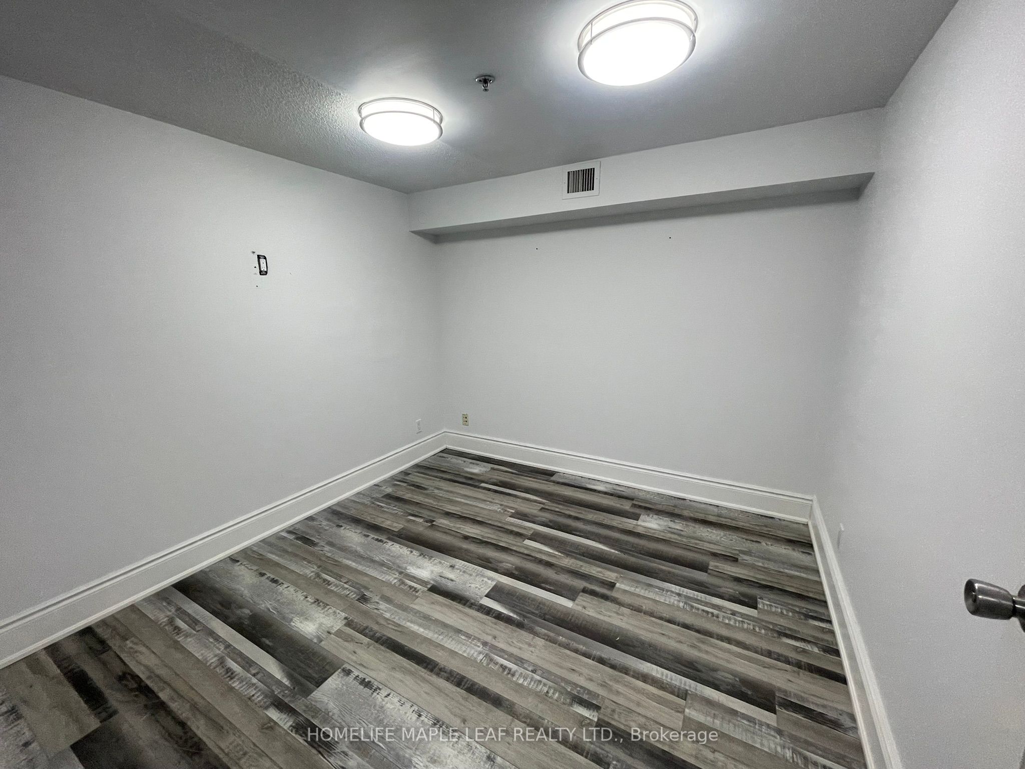 2575 Steeles Ave E Property Photo 19
