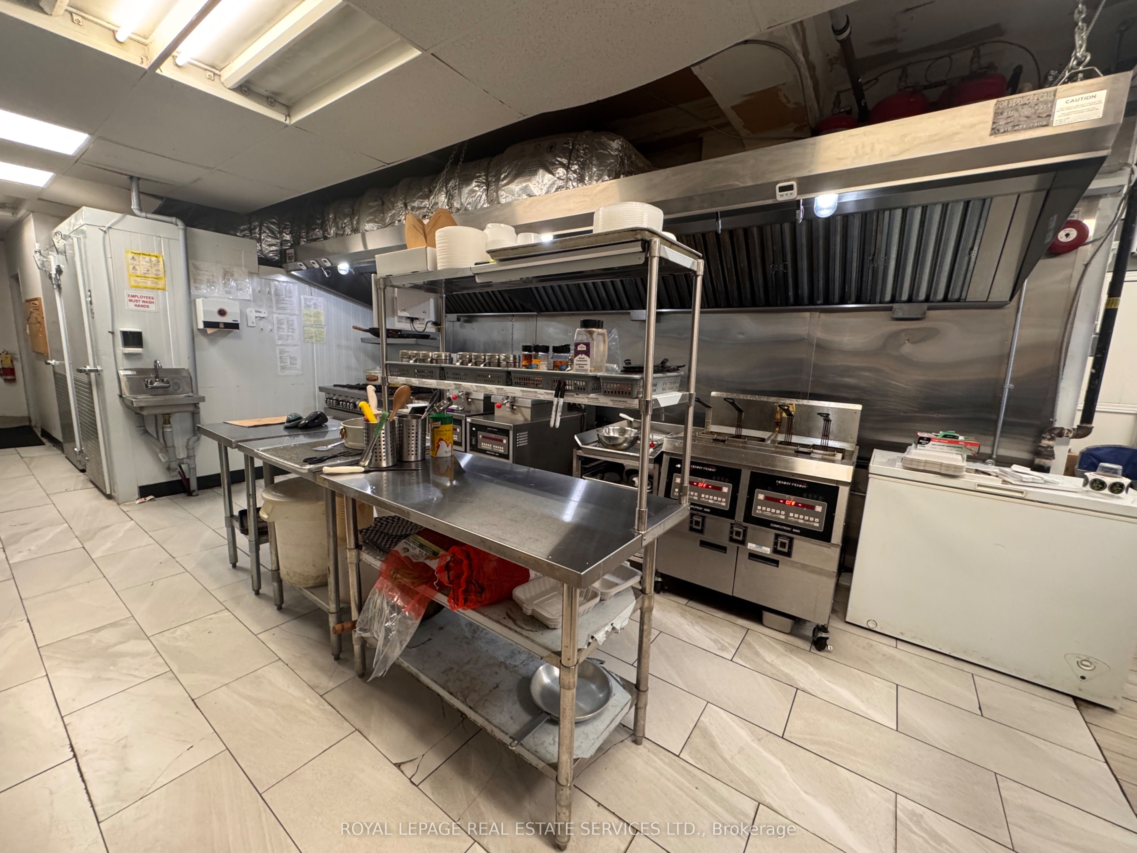 2916 Lake Shore Boulevard Property Photo 8