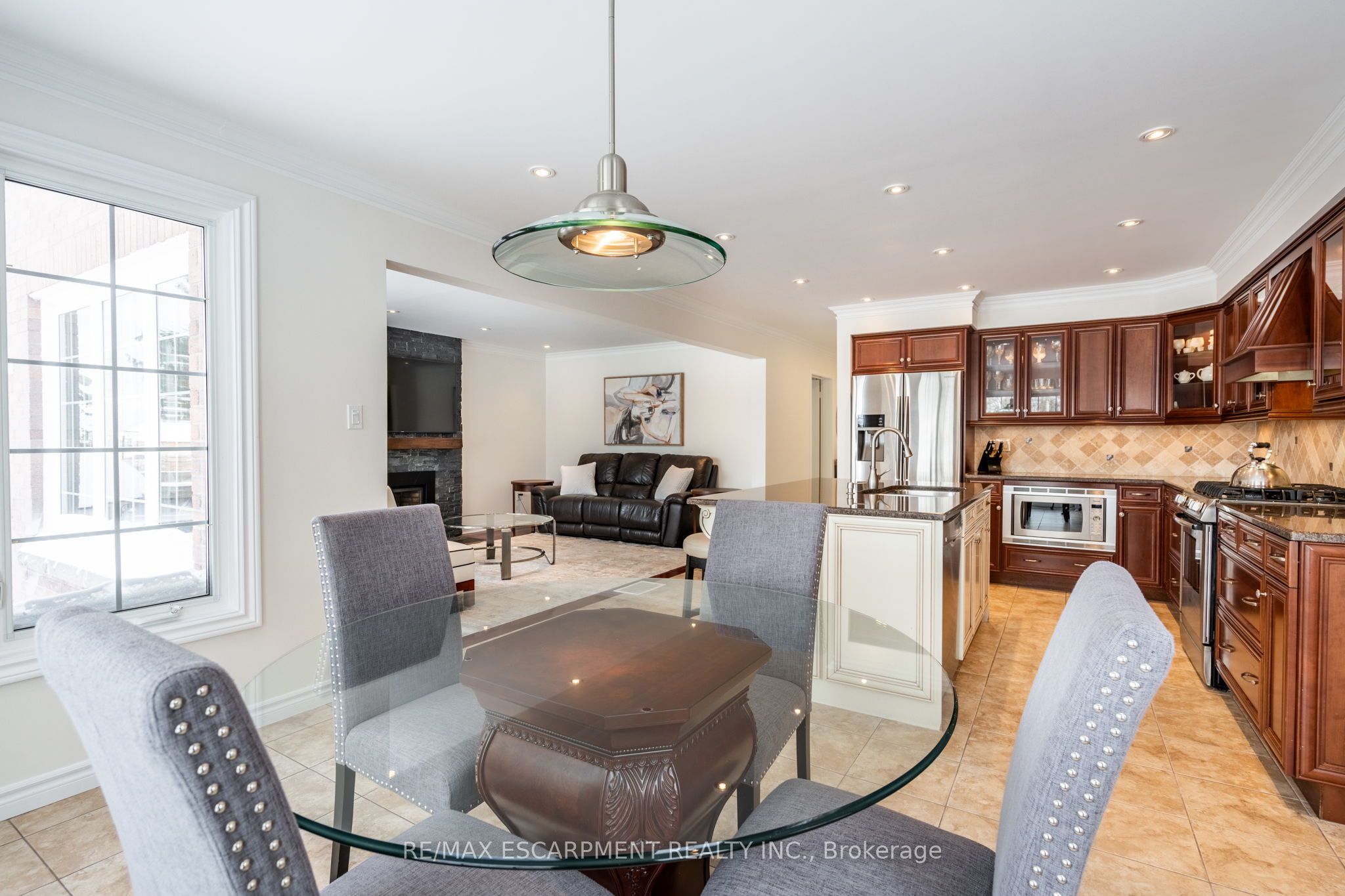 2049 Country Club Drive Property Photo 14
