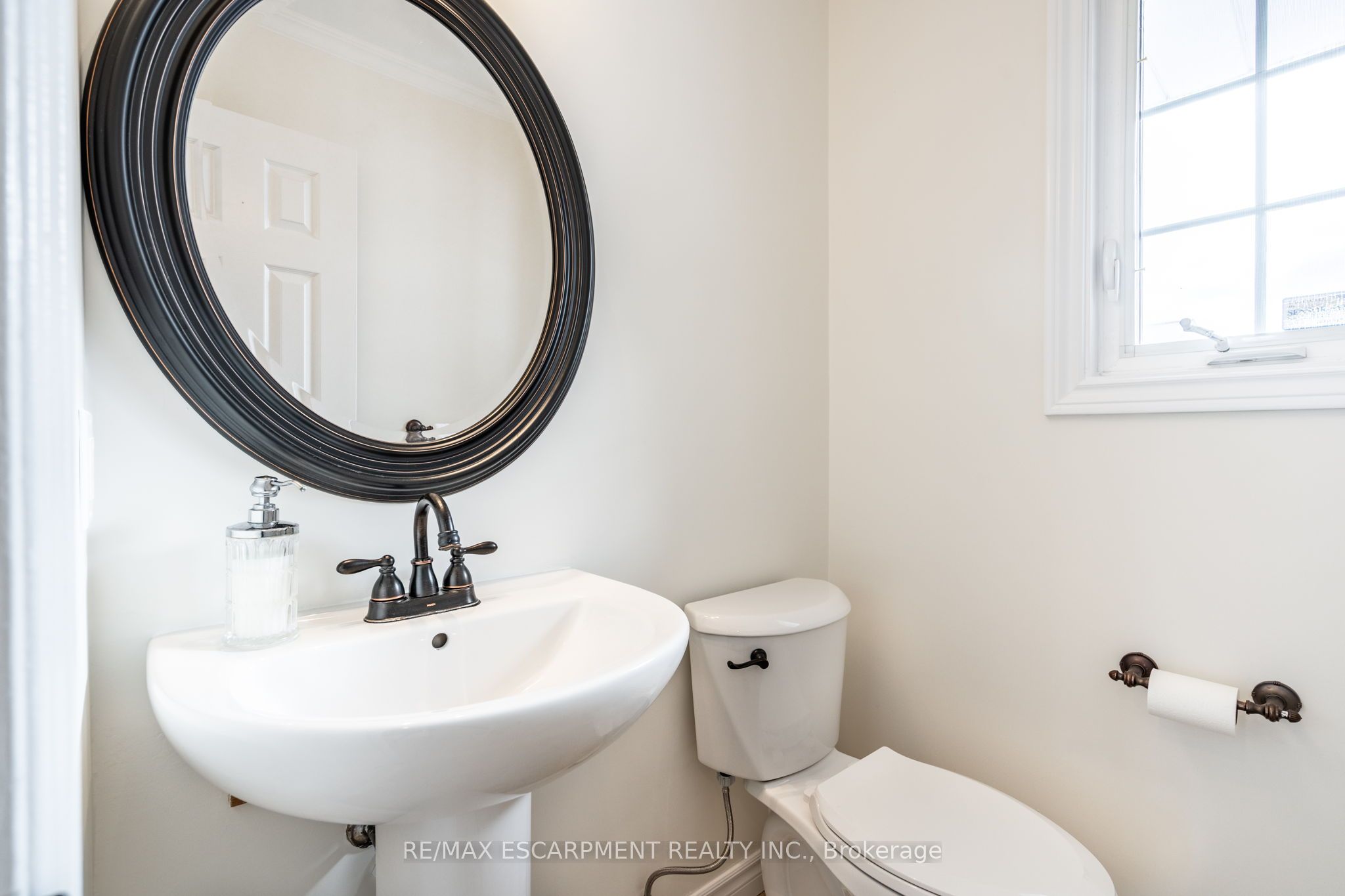 2049 Country Club Drive Property Photo 18