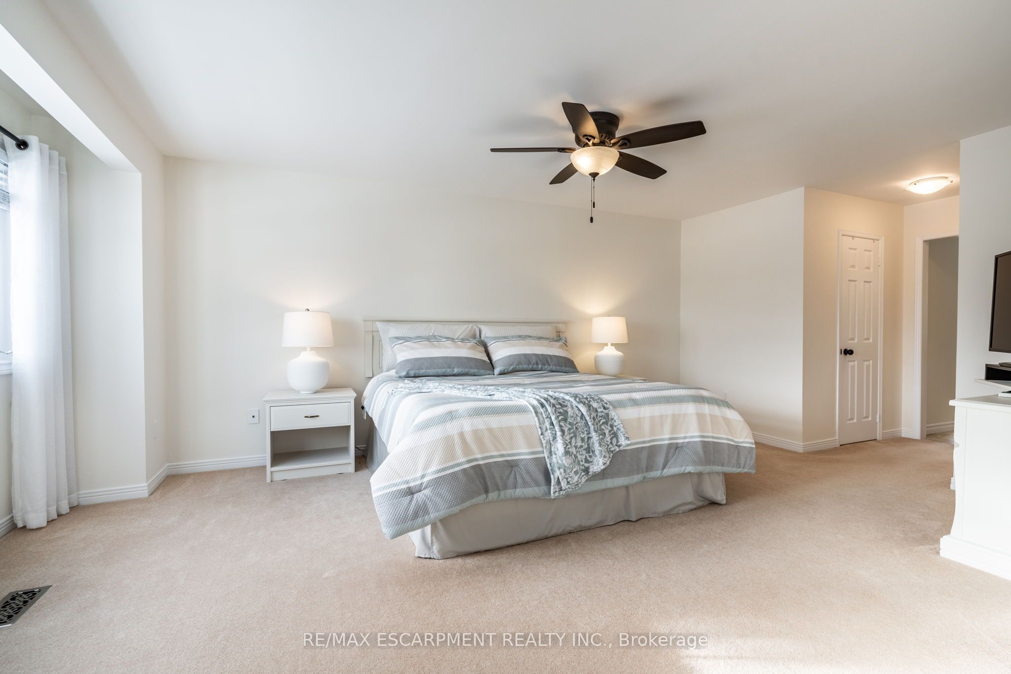 2049 Country Club Drive Property Photo 25