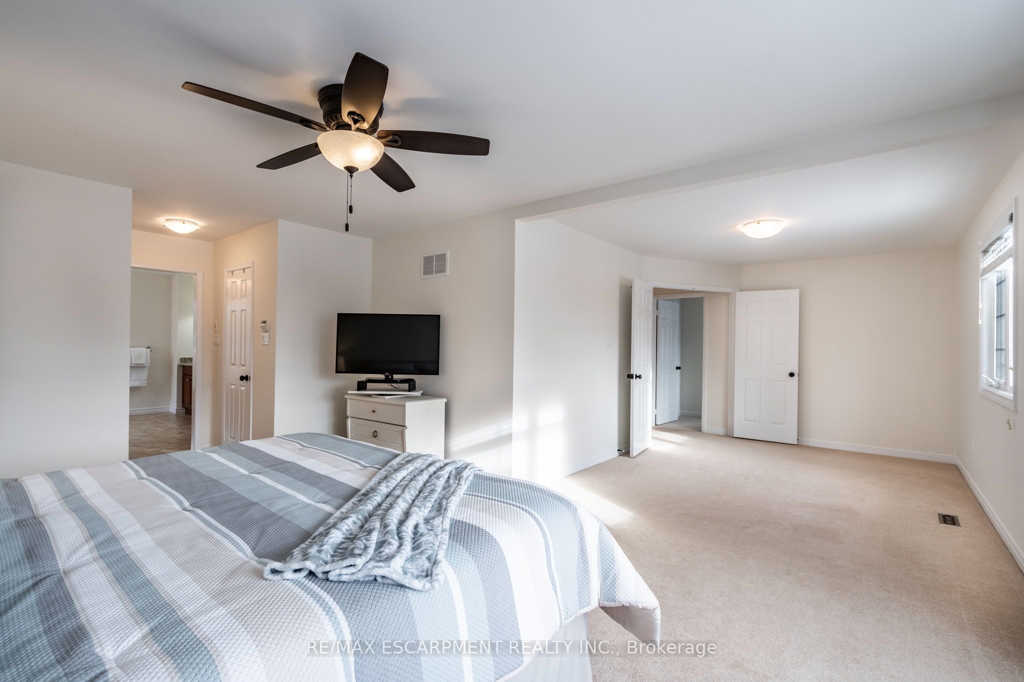 2049 Country Club Drive Property Photo 26