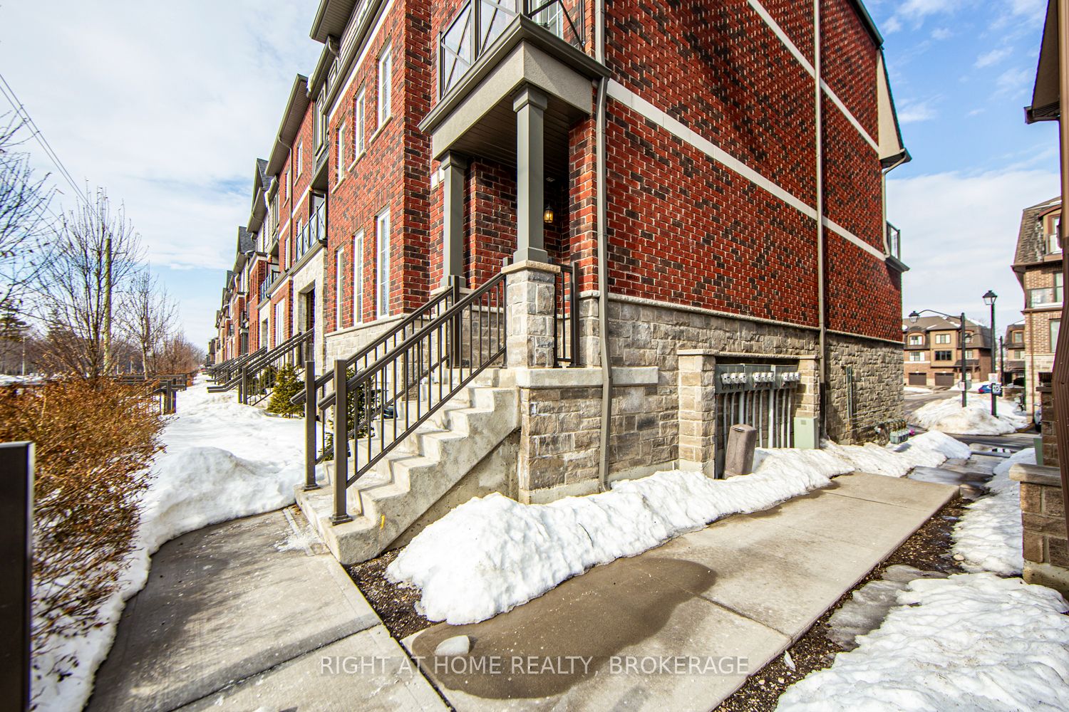 #62 - 445 Ontario Street Property Photo 3