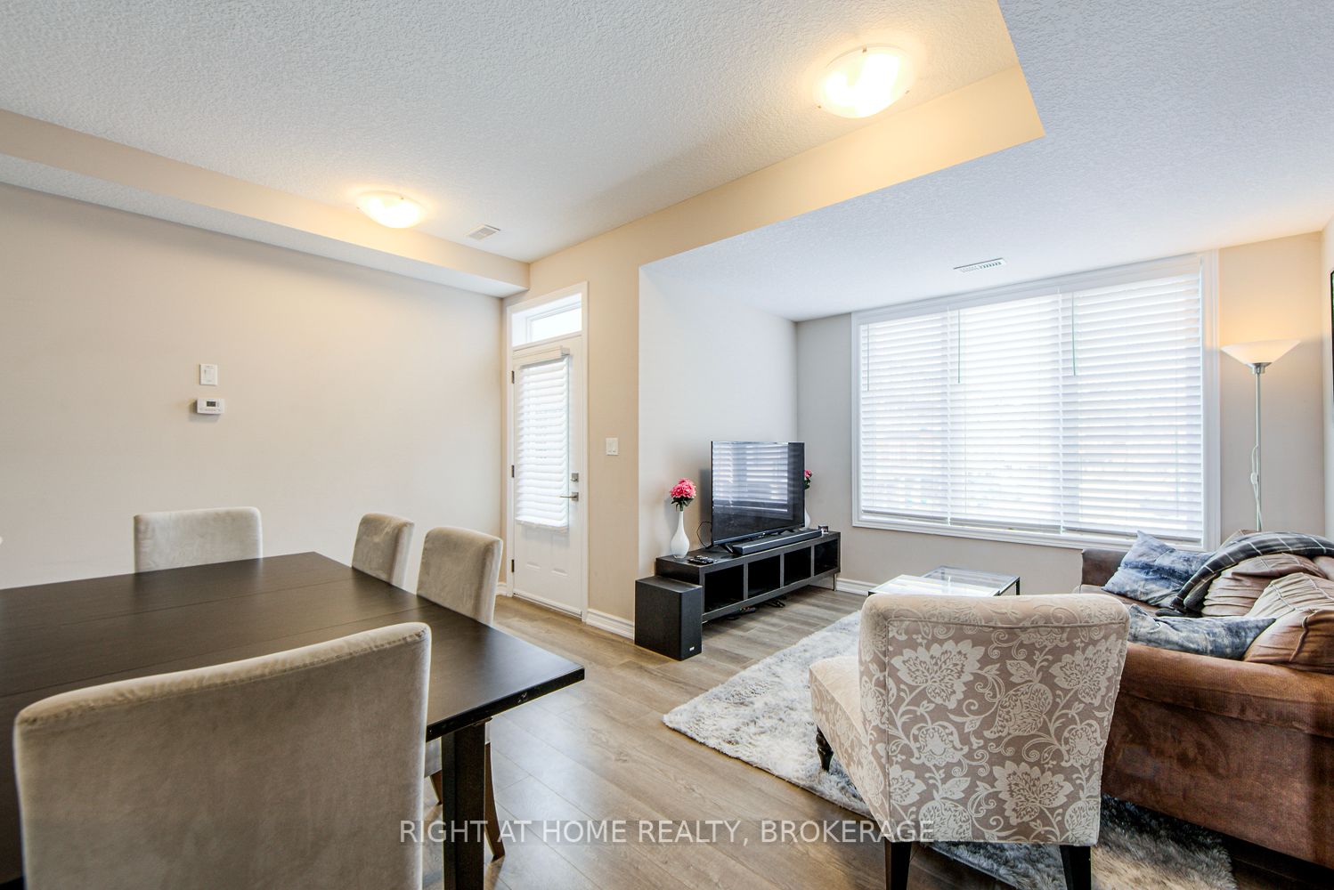 #62 - 445 Ontario Street Property Photo 9