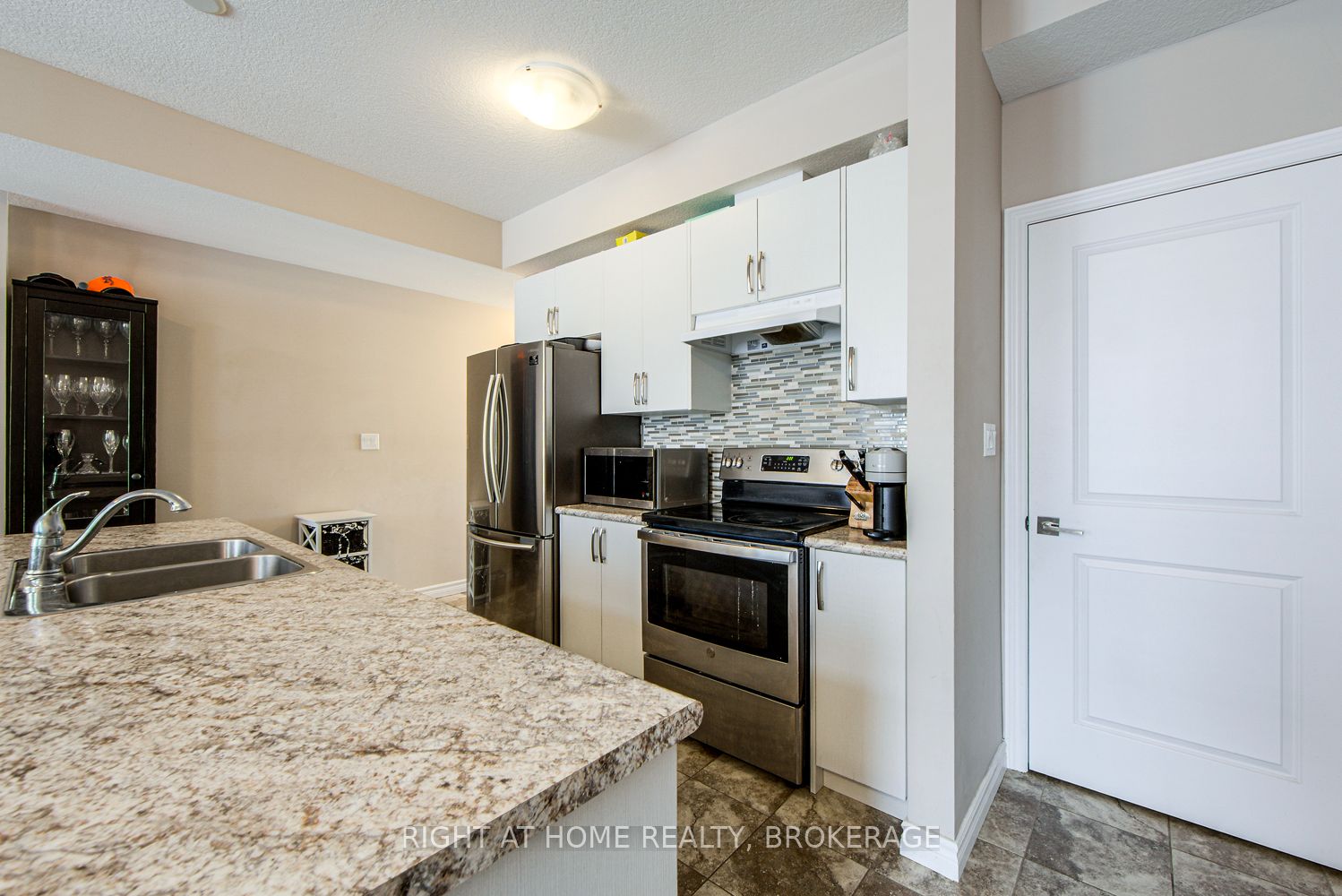 #62 - 445 Ontario Street Property Photo 17