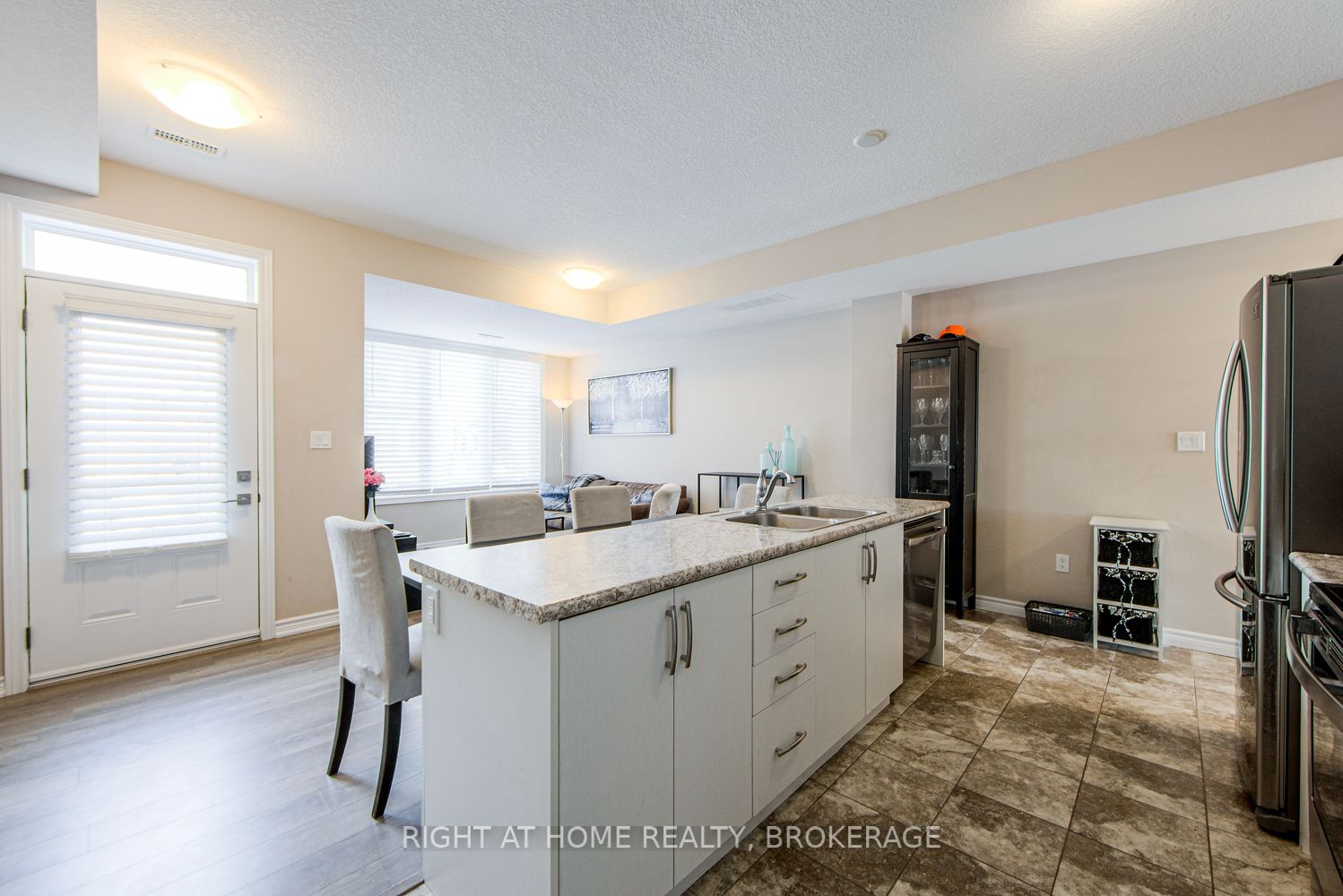 #62 - 445 Ontario Street Property Photo 18