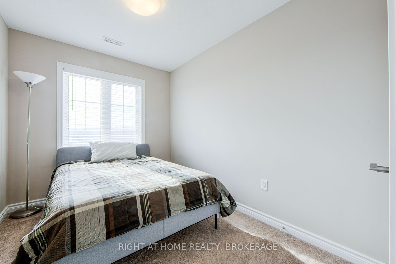 #62 - 445 Ontario Street Property Photo 32