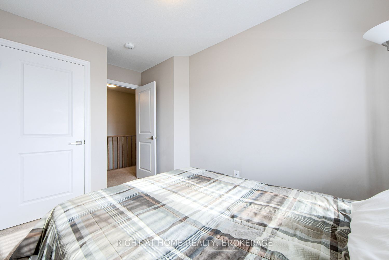 #62 - 445 Ontario Street Property Photo 33