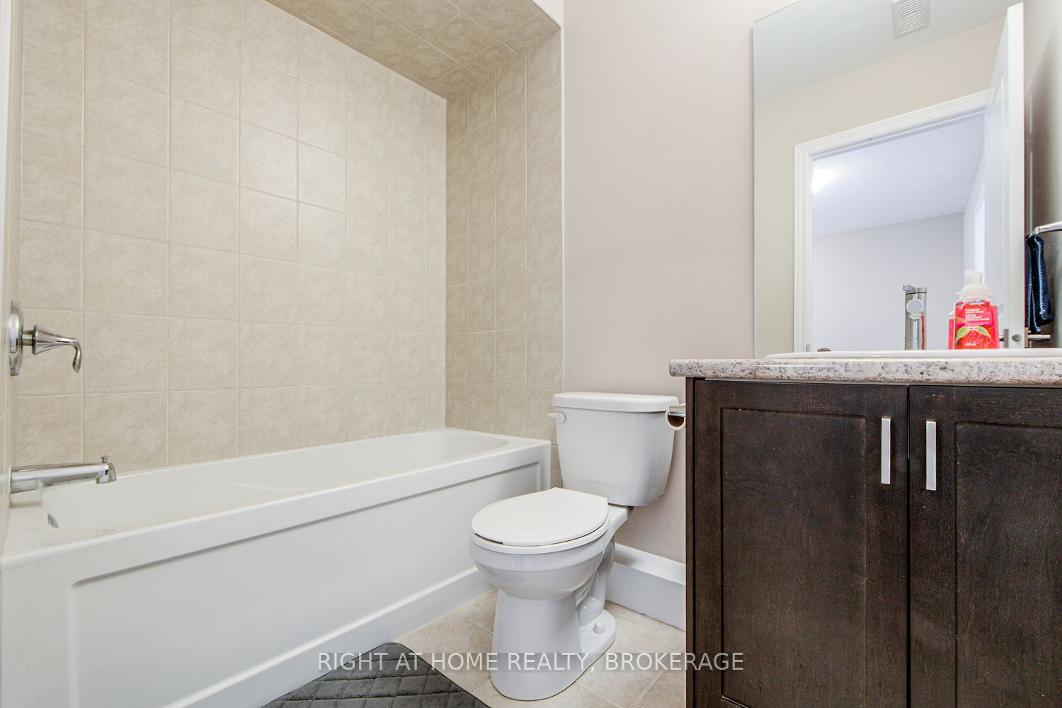 #62 - 445 Ontario Street Property Photo 34