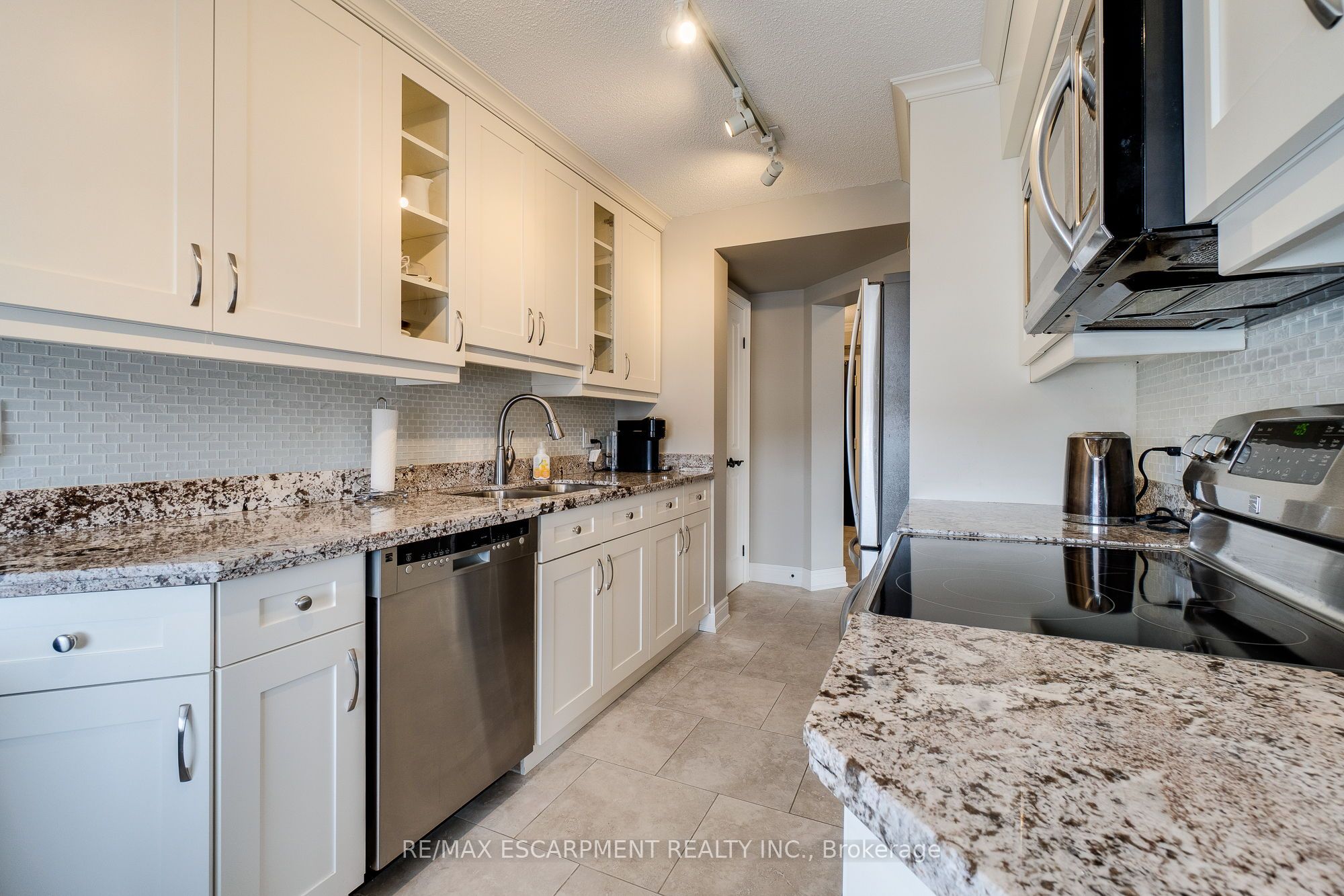 5280 Lake Shore Rd Property Photo 12