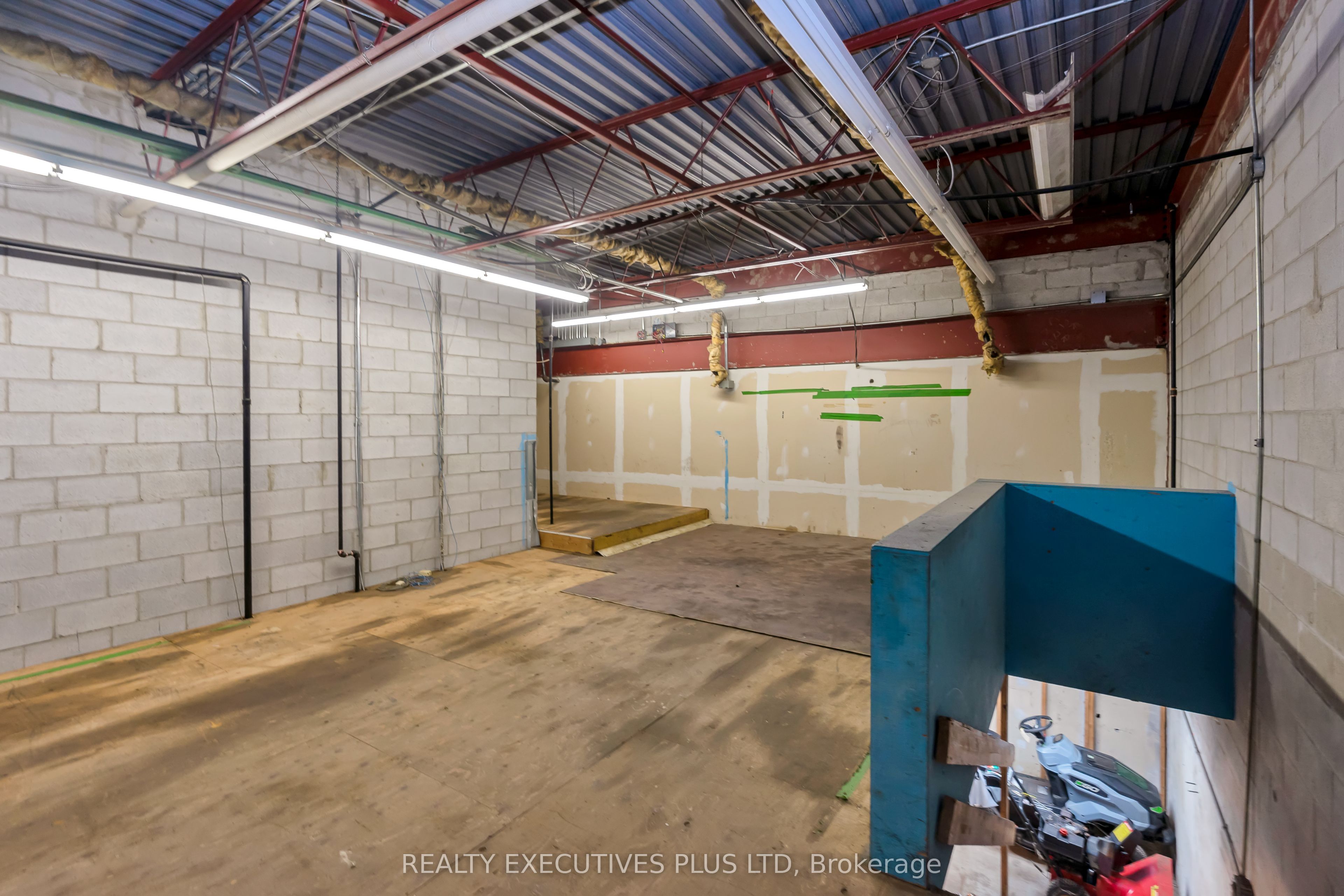##7 - 6921 Steeles Avenue Property Photo 7