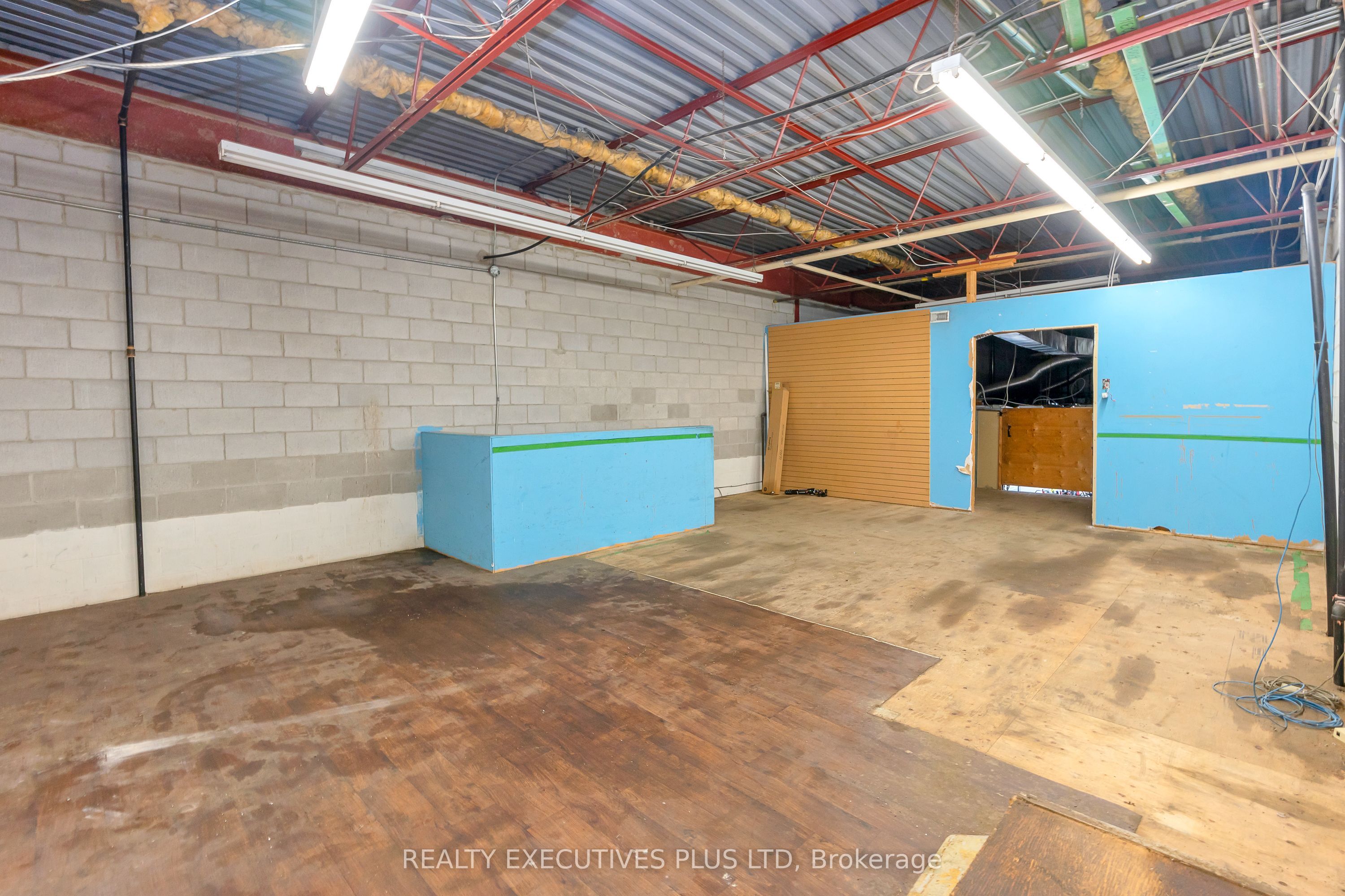 ##7 - 6921 Steeles Avenue Property Photo 8