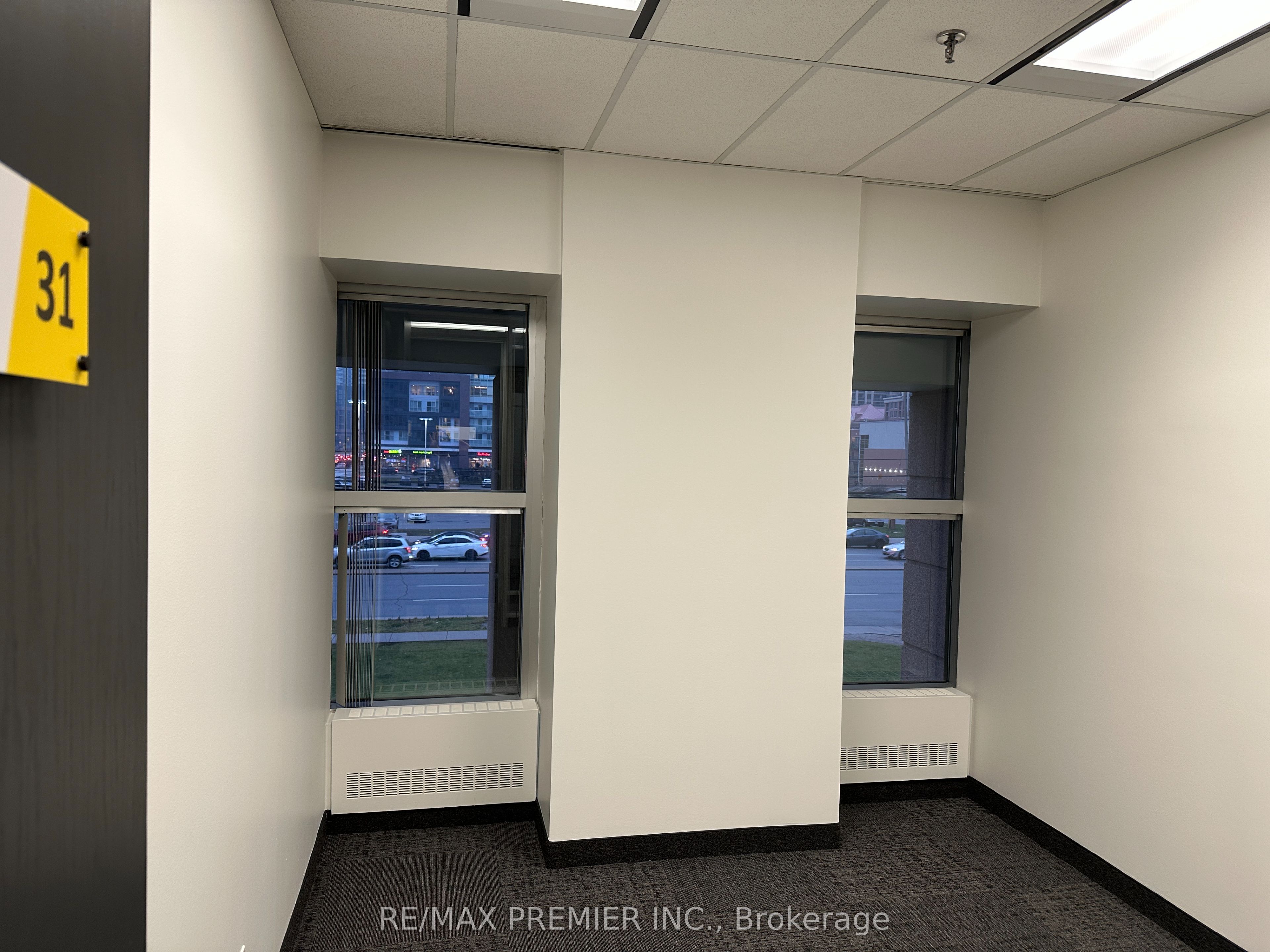 350 Burnhamthorpe Rd W Property Photo 6