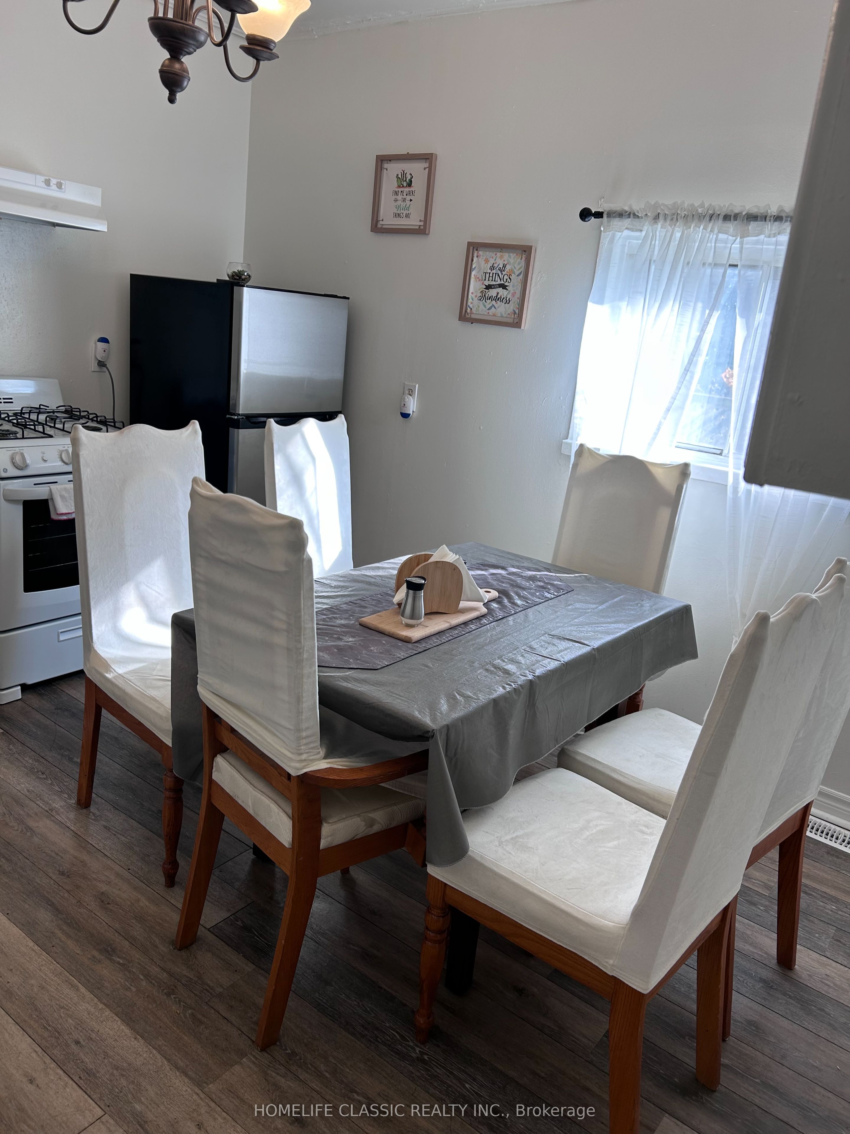 3223 Dundas Street Property Photo 1