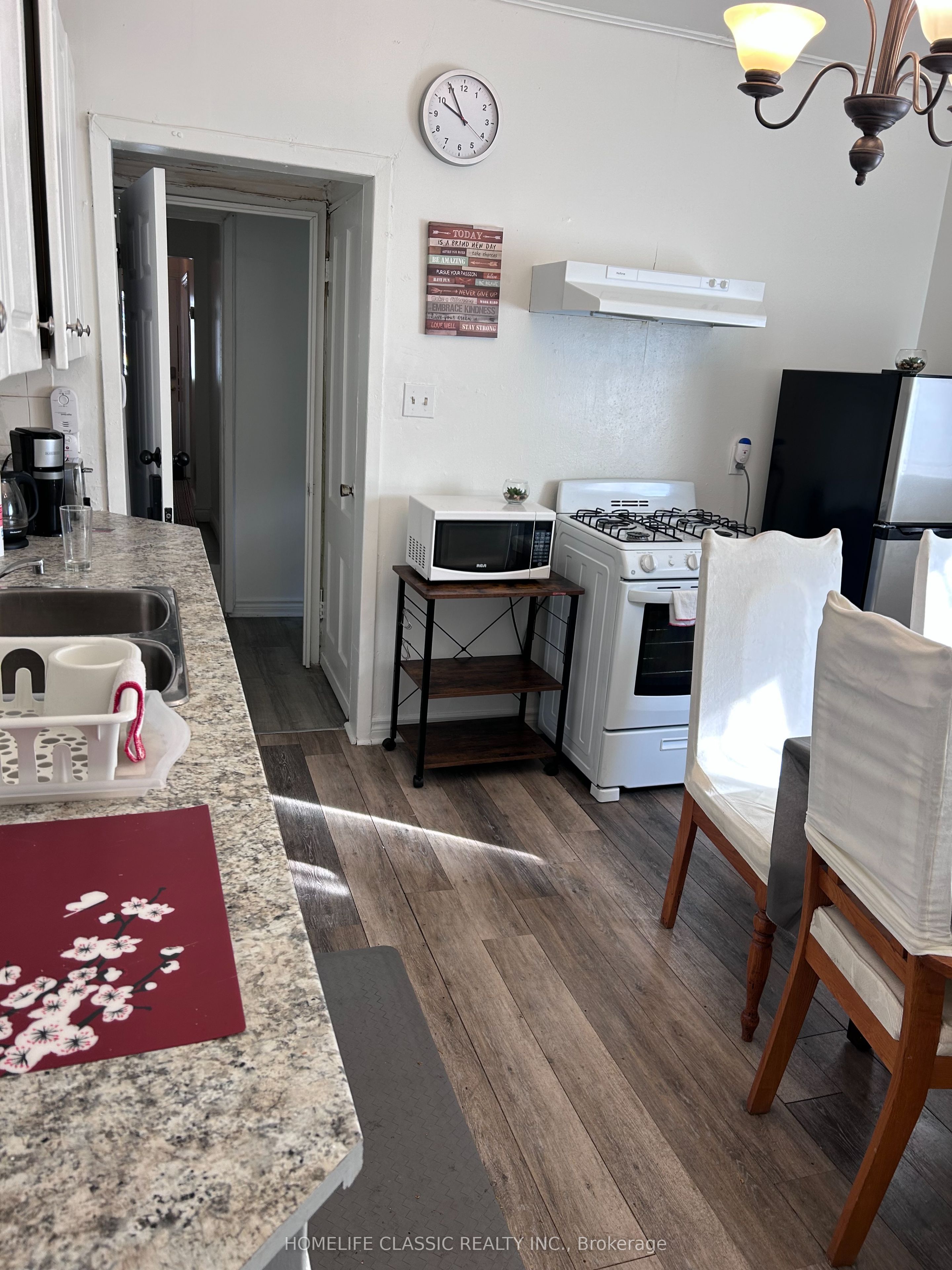 3223 Dundas Street Property Photo 3