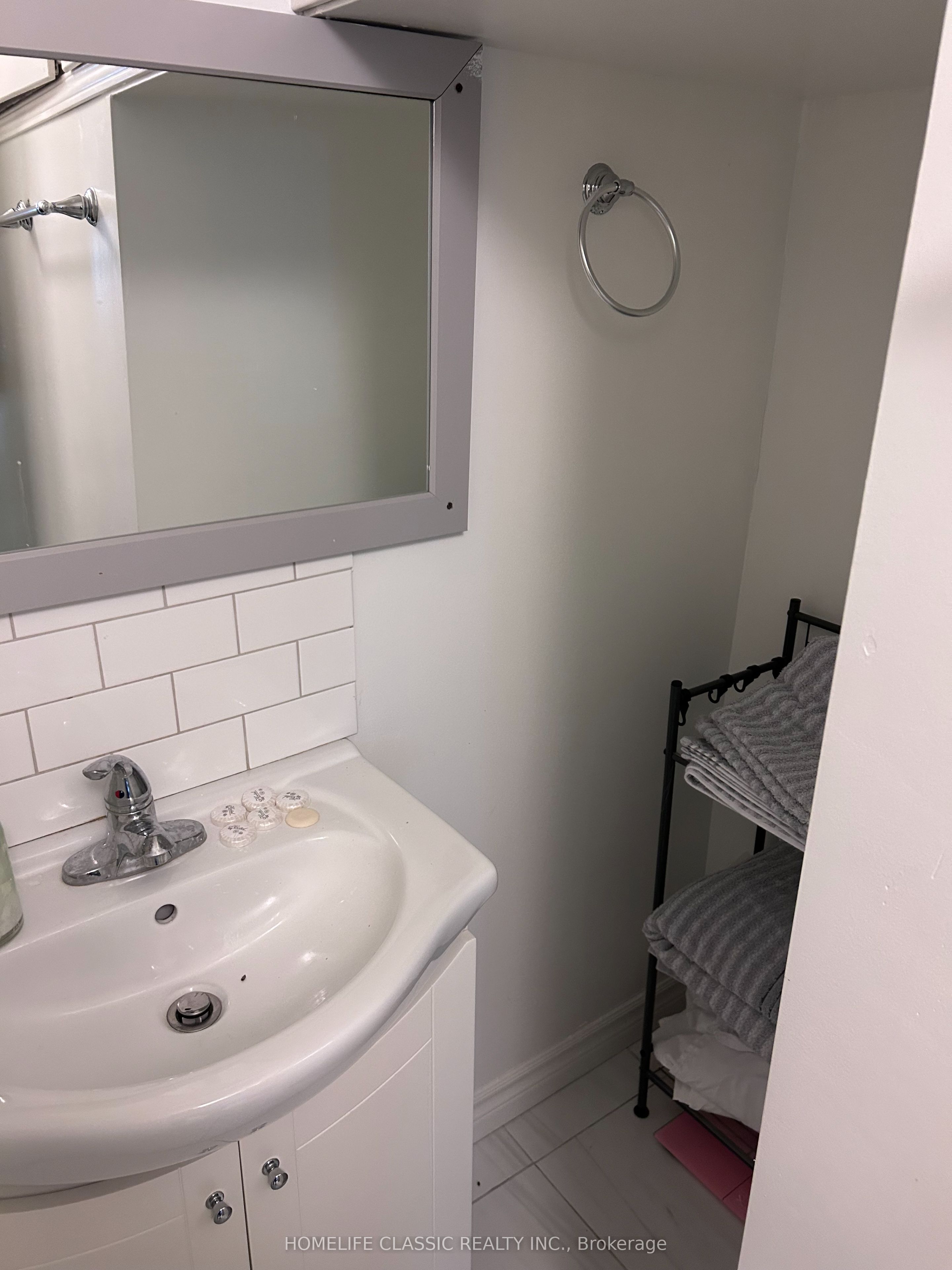 3223 Dundas Street Property Photo 5