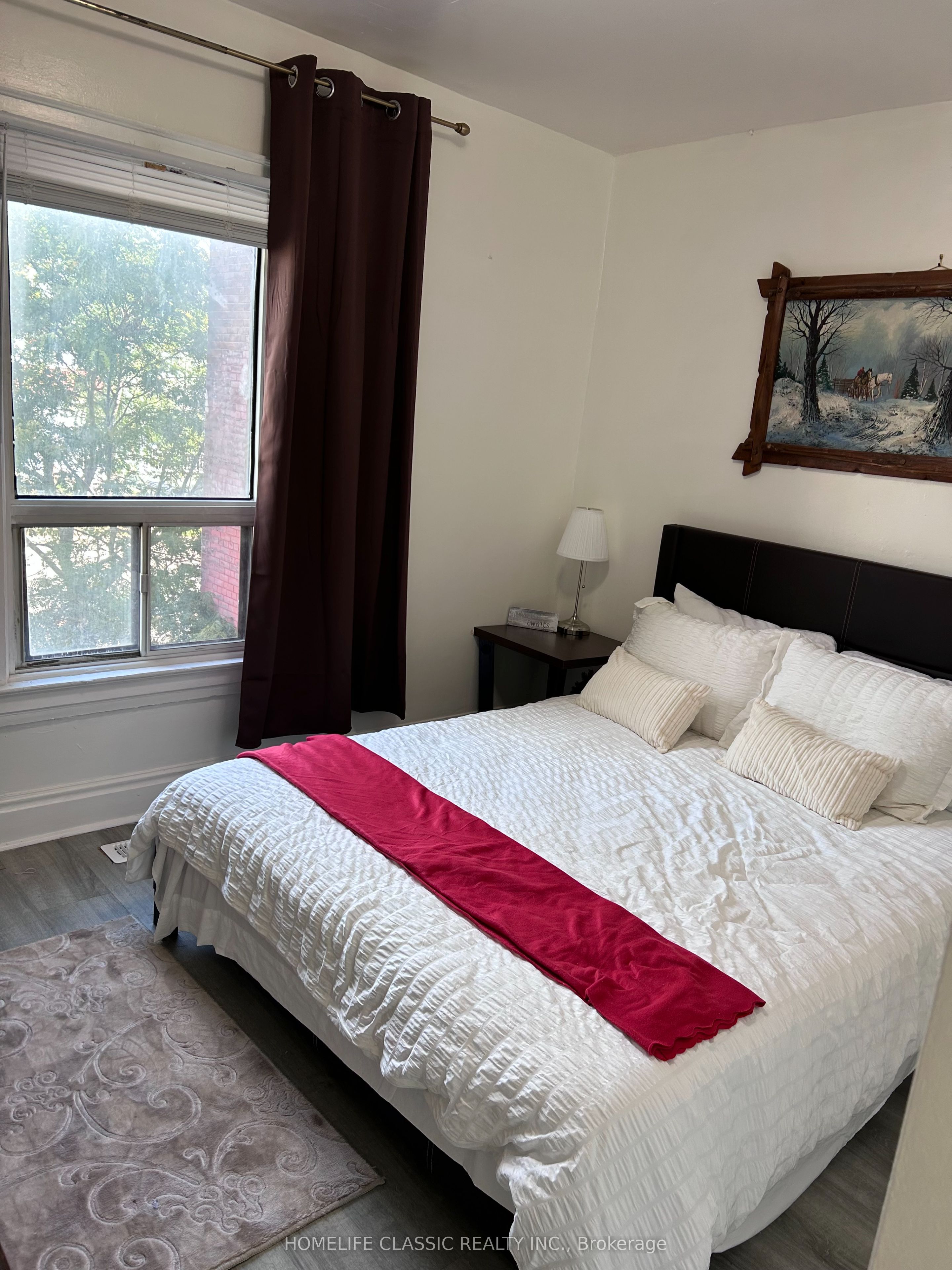 3223 Dundas Street Property Photo 7