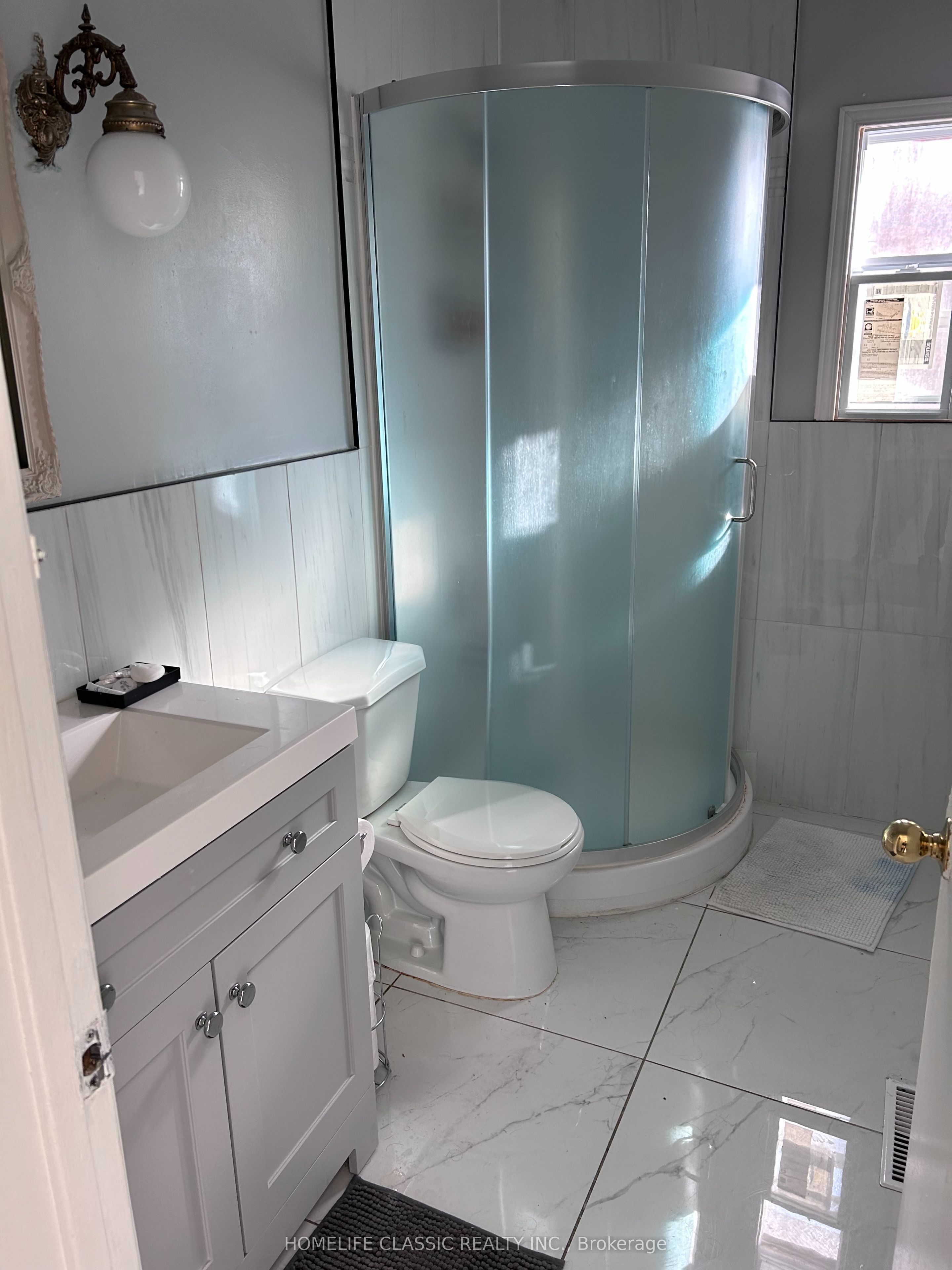 3223 Dundas Street Property Photo 8