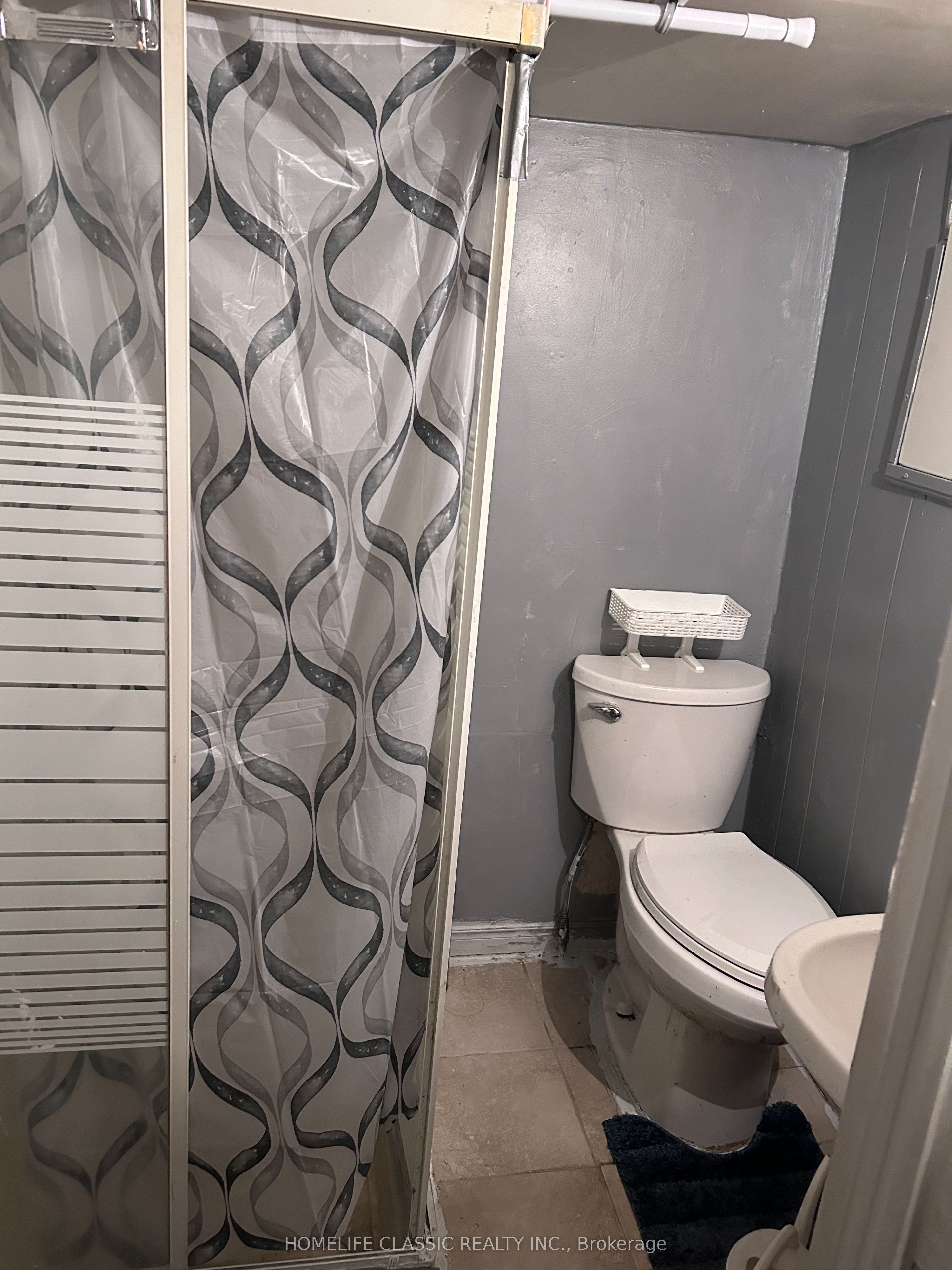 3223 Dundas Street Property Photo 11
