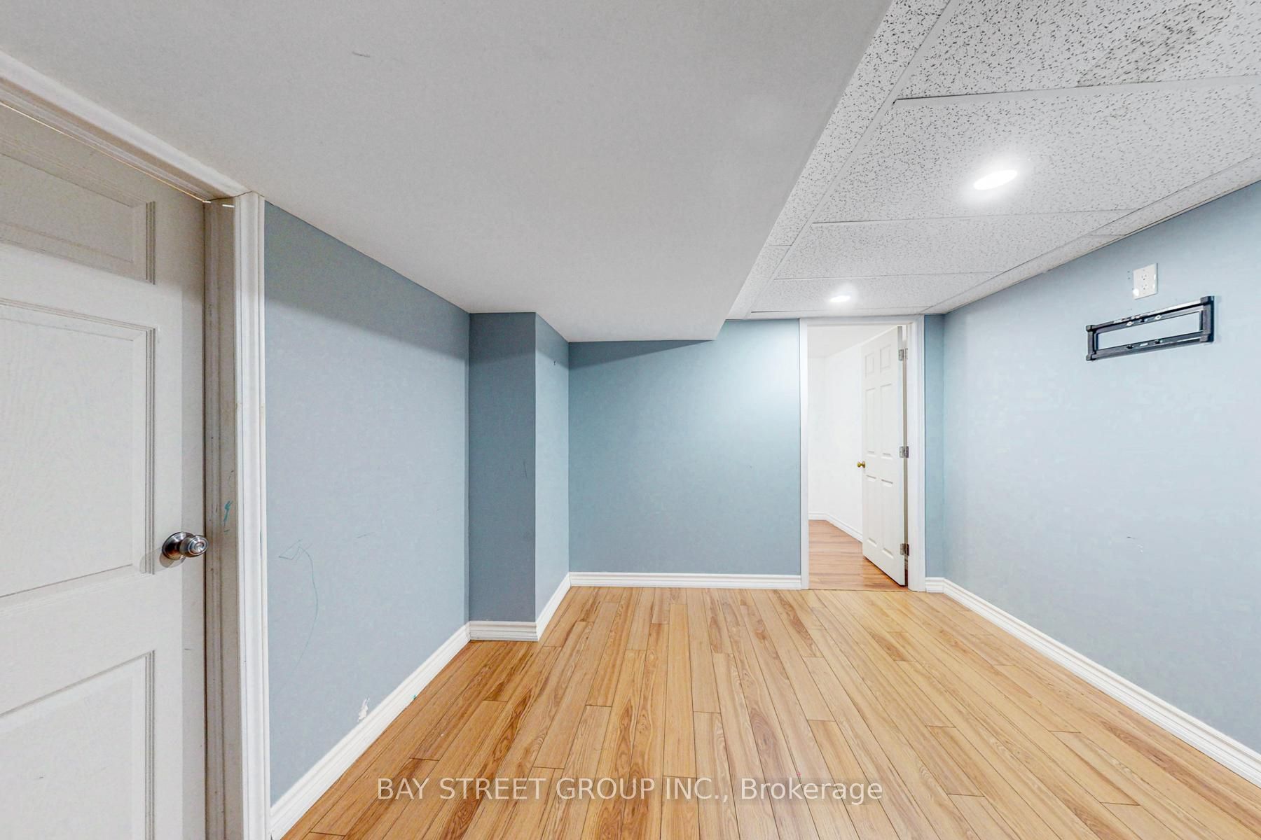 #13 - 1232 Guelph Line Property Photo 28